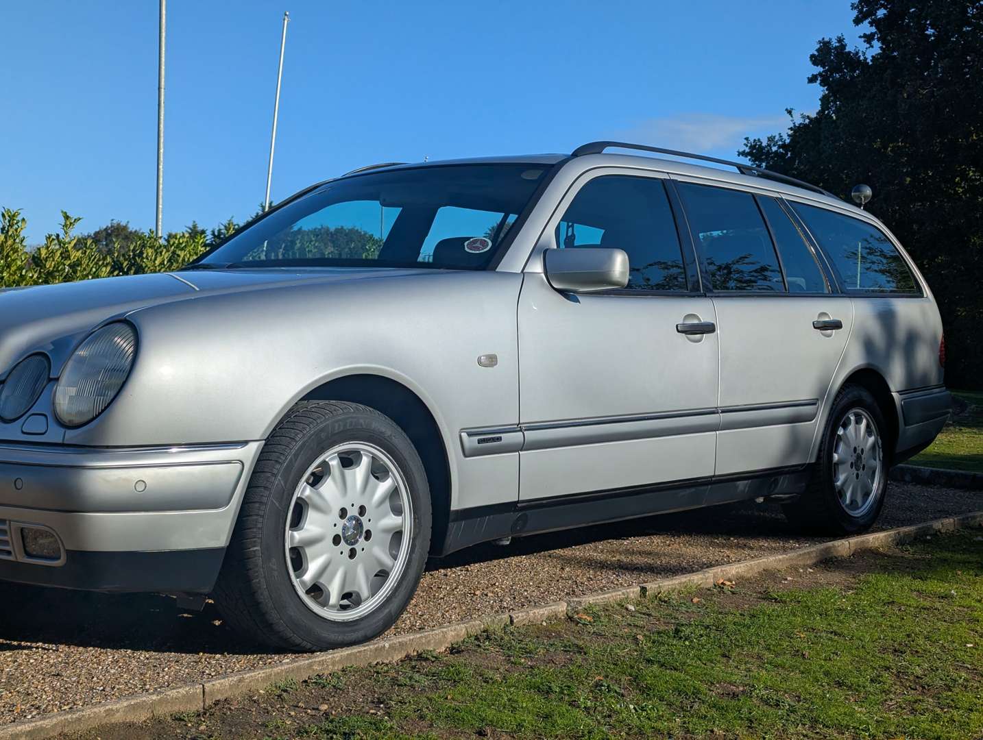 <p>1997 MERCEDES E320T ESTATE</p>