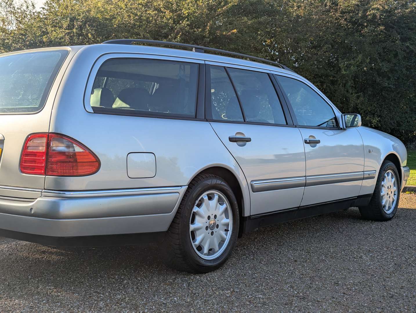 <p>1997 MERCEDES E320T ESTATE</p>