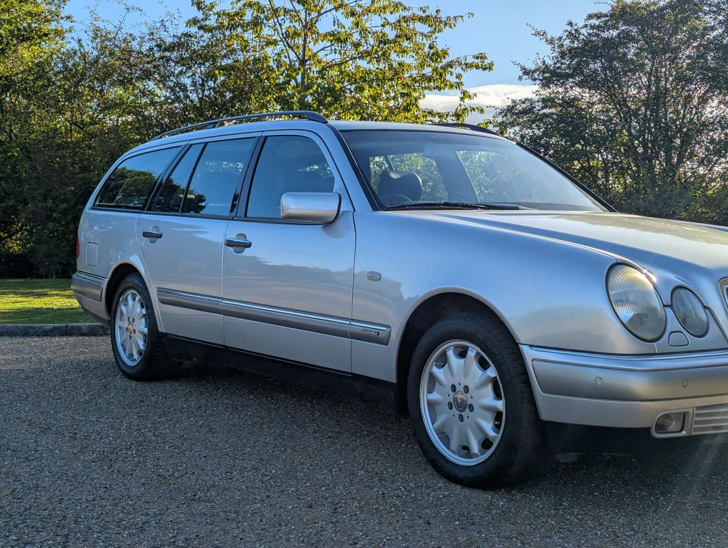 <p>1997 MERCEDES E320T ESTATE</p>
