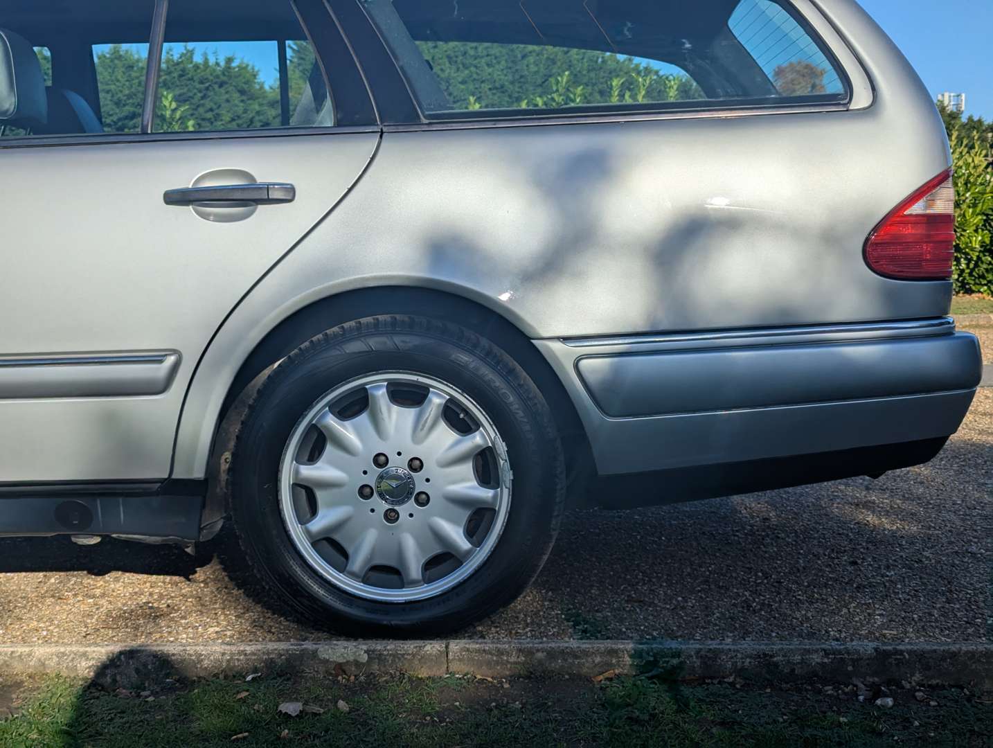 <p>1997 MERCEDES E320T ESTATE</p>