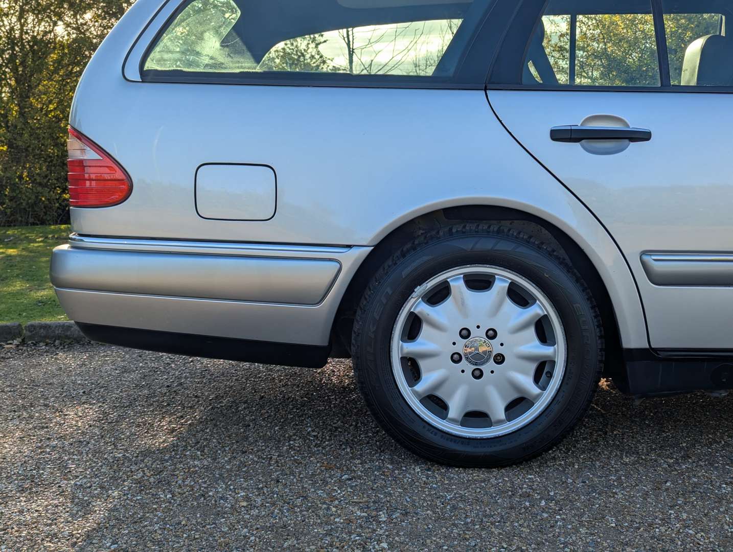 <p>1997 MERCEDES E320T ESTATE</p>