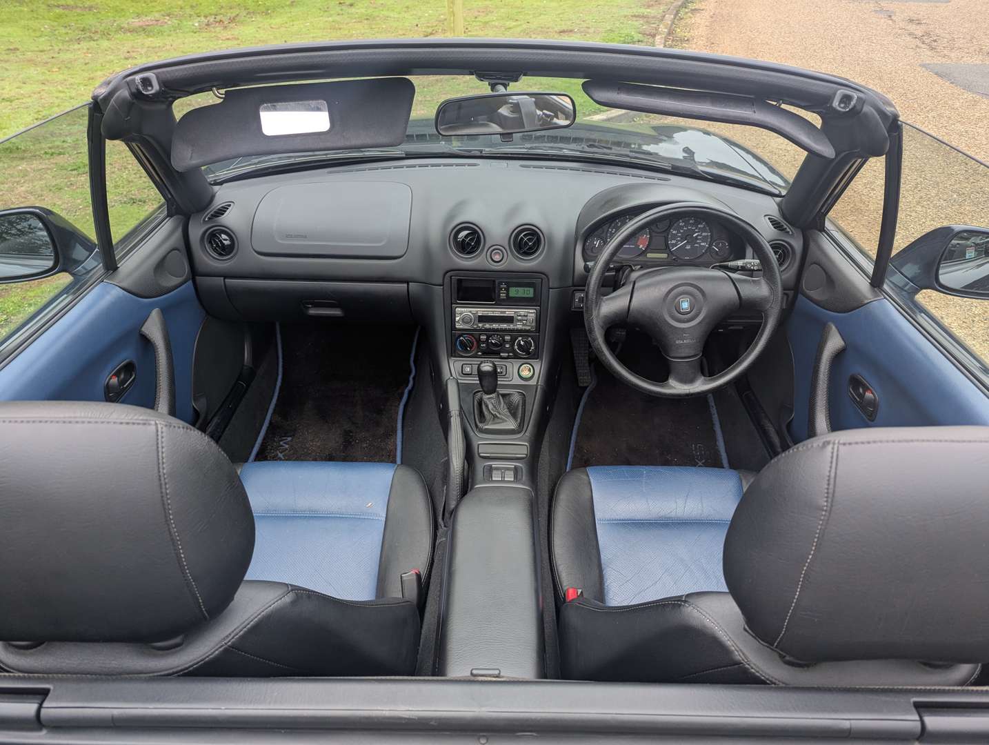 <p>1999 MAZDA MX-5 SPORT - 29,750 MILES</p>