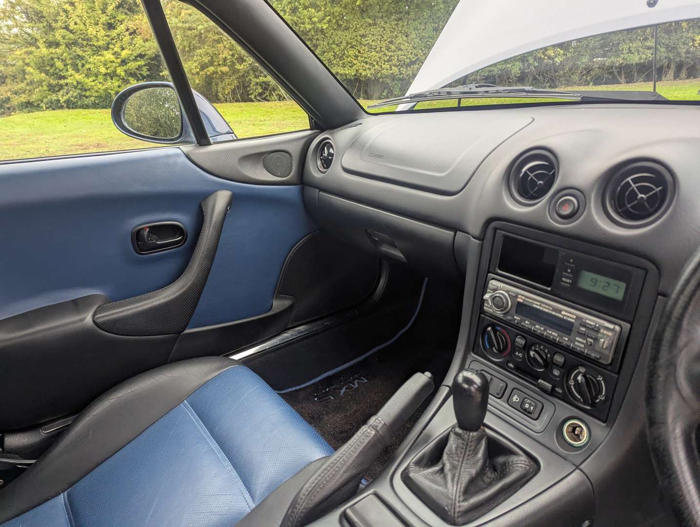 <p>1999 MAZDA MX-5 SPORT - 29,750 MILES</p>