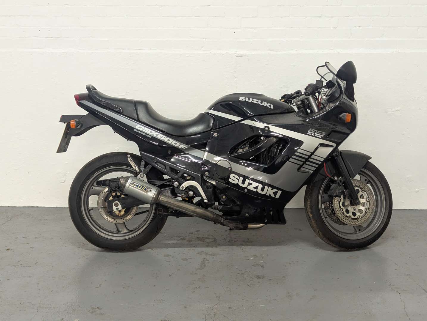 <p>1990 SUZUKI GSX-F 600</p>