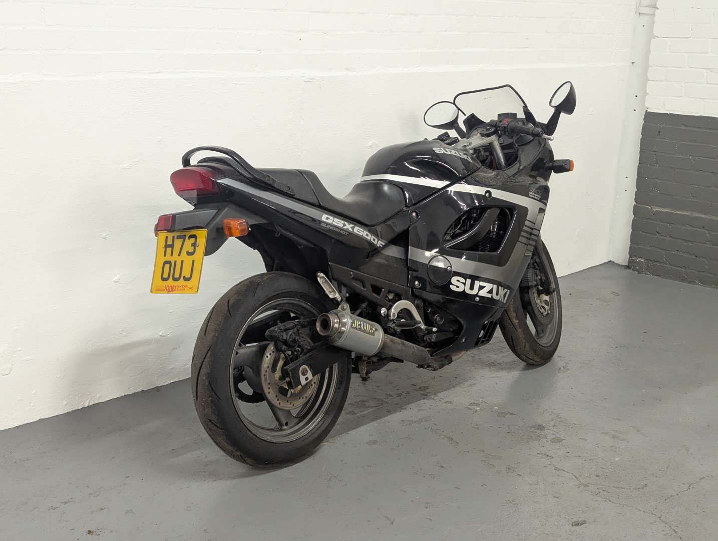 <p>1990 SUZUKI GSX-F 600</p>