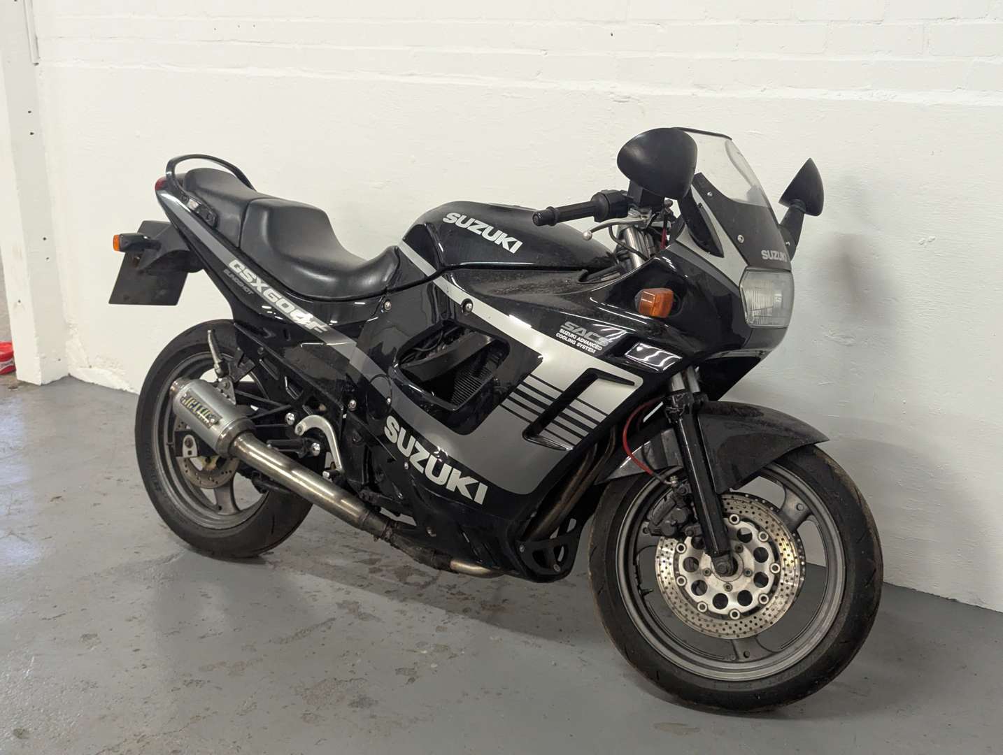 <p>1990 SUZUKI GSX-F 600</p>