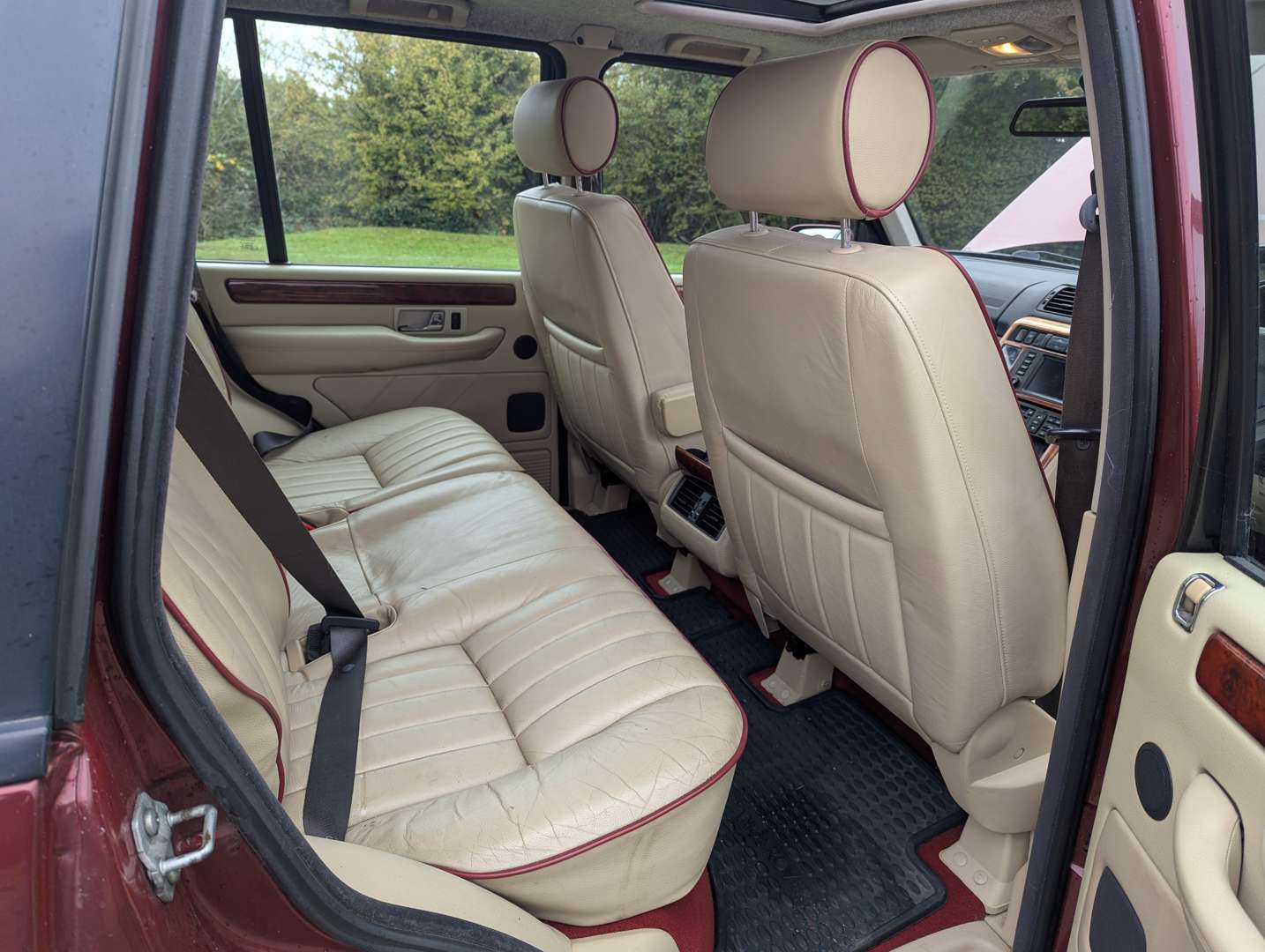 <p>2002 RANGE ROVER VOGUE 4.6 SE AUTO</p>