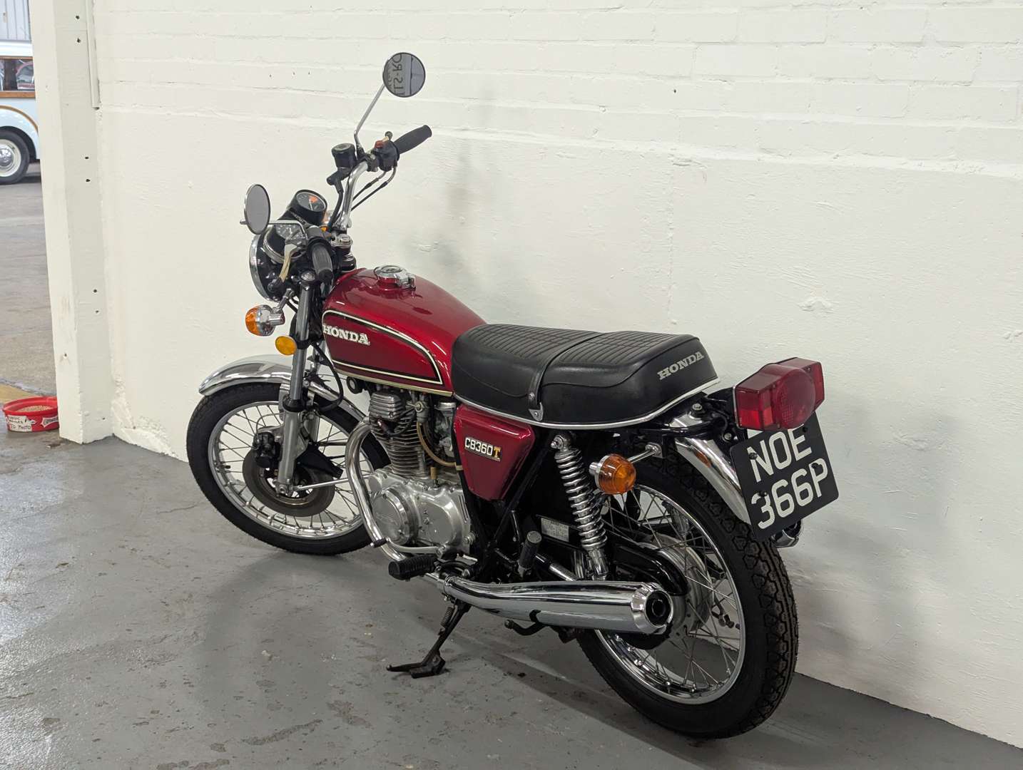 <p>1976 HONDA CB360T</p>
