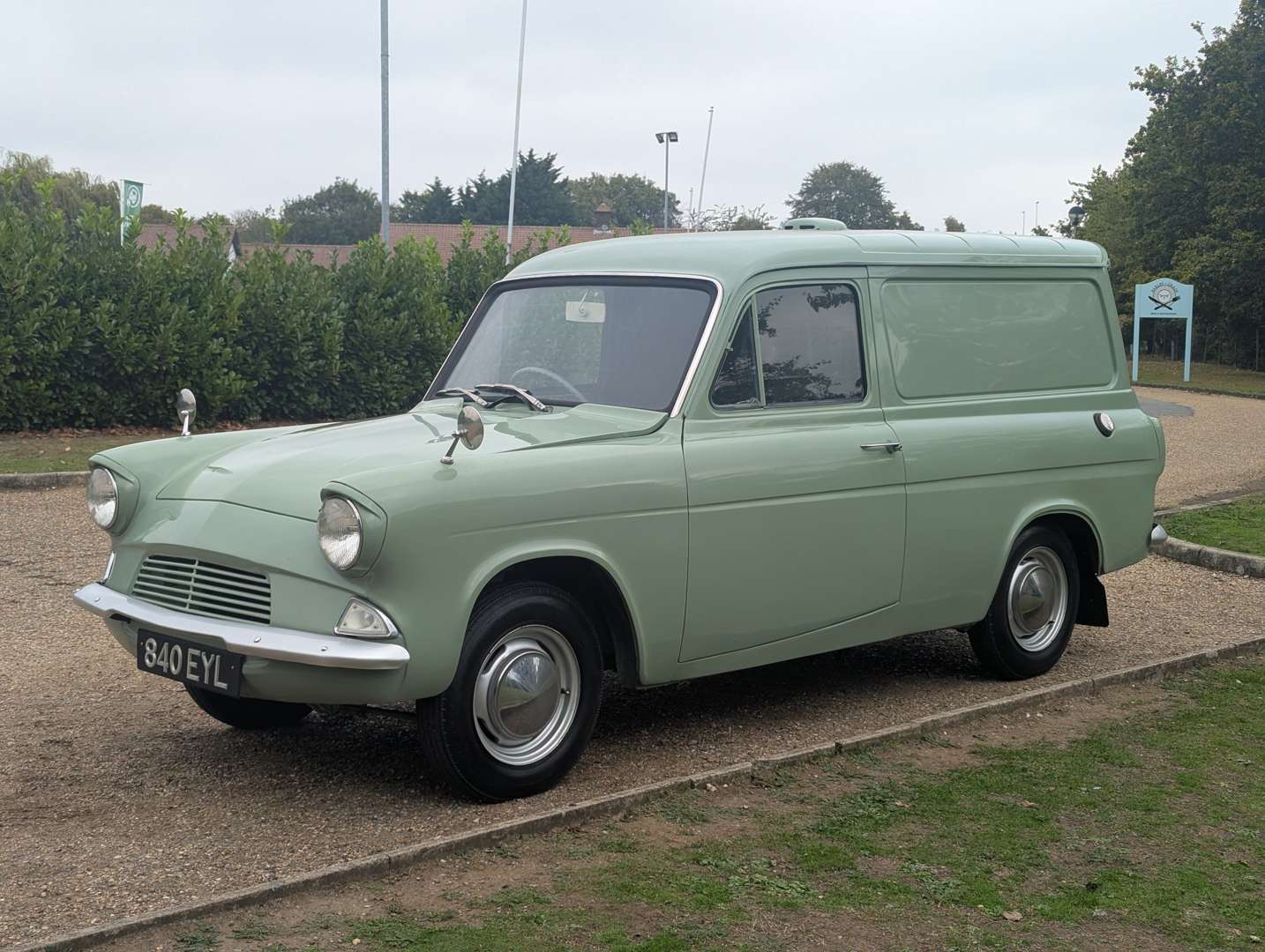 <p>1962 FORD THAMES 307E VAN&nbsp;</p>