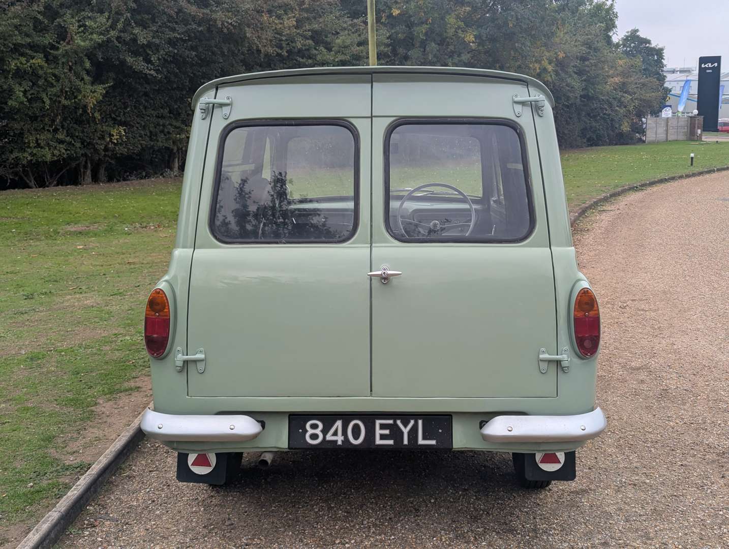 <p>1962 FORD THAMES 307E VAN&nbsp;</p>