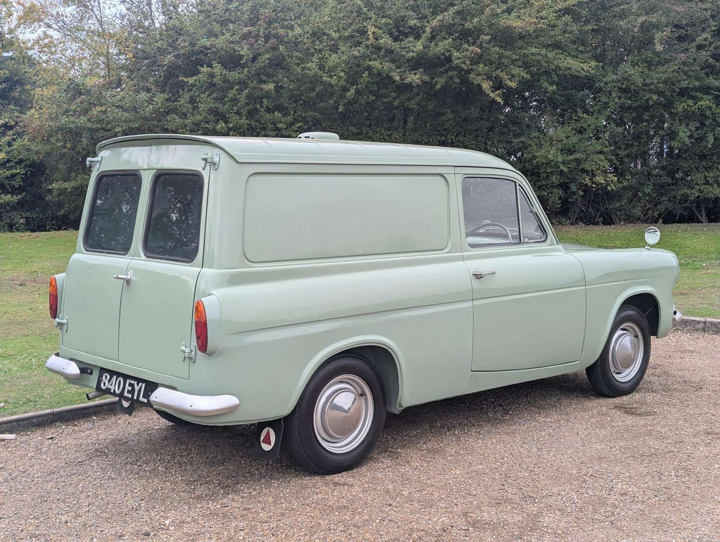 <p>1962 FORD THAMES 307E VAN&nbsp;</p>