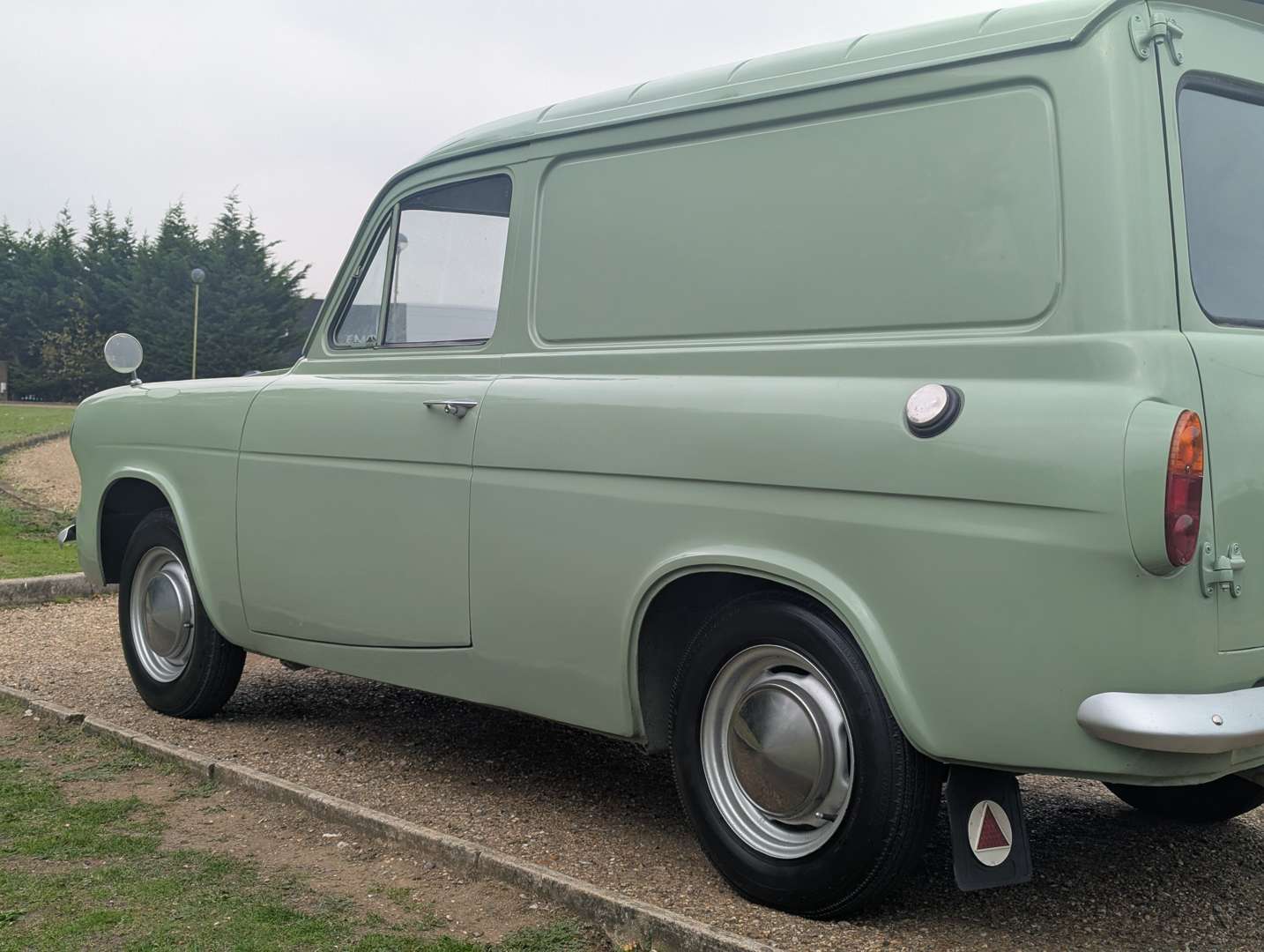 <p>1962 FORD THAMES 307E VAN&nbsp;</p>