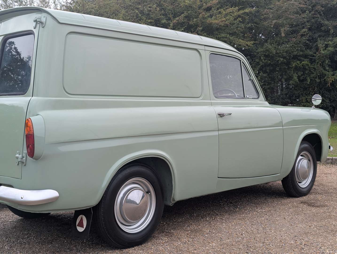 <p>1962 FORD THAMES 307E VAN&nbsp;</p>