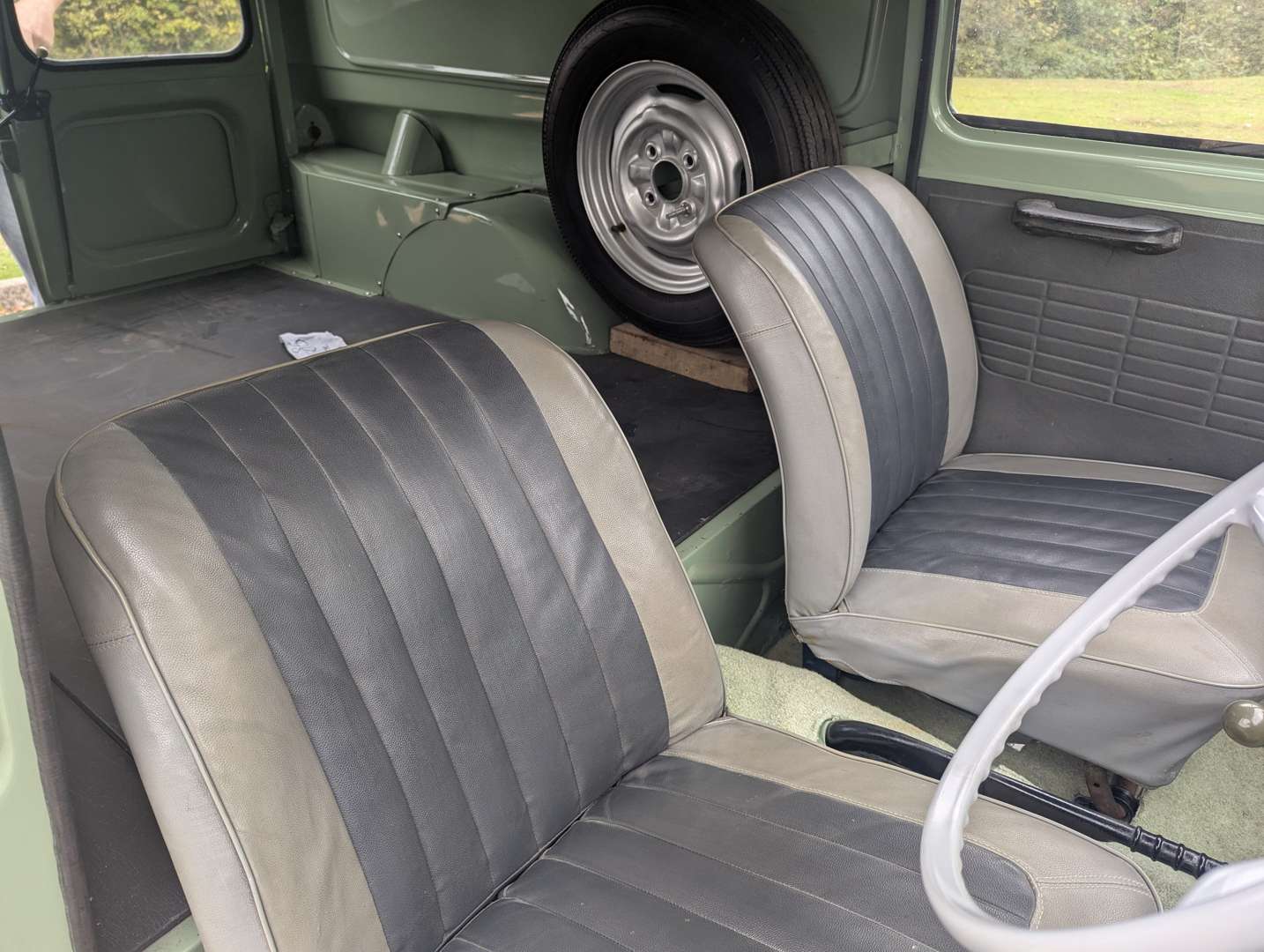 <p>1962 FORD THAMES 307E VAN&nbsp;</p>