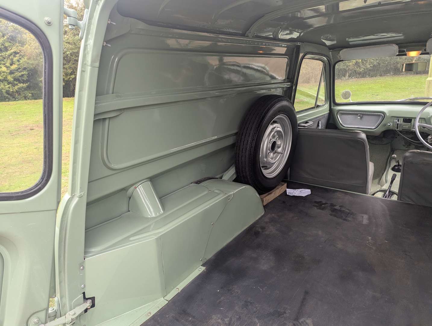 <p>1962 FORD THAMES 307E VAN&nbsp;</p>