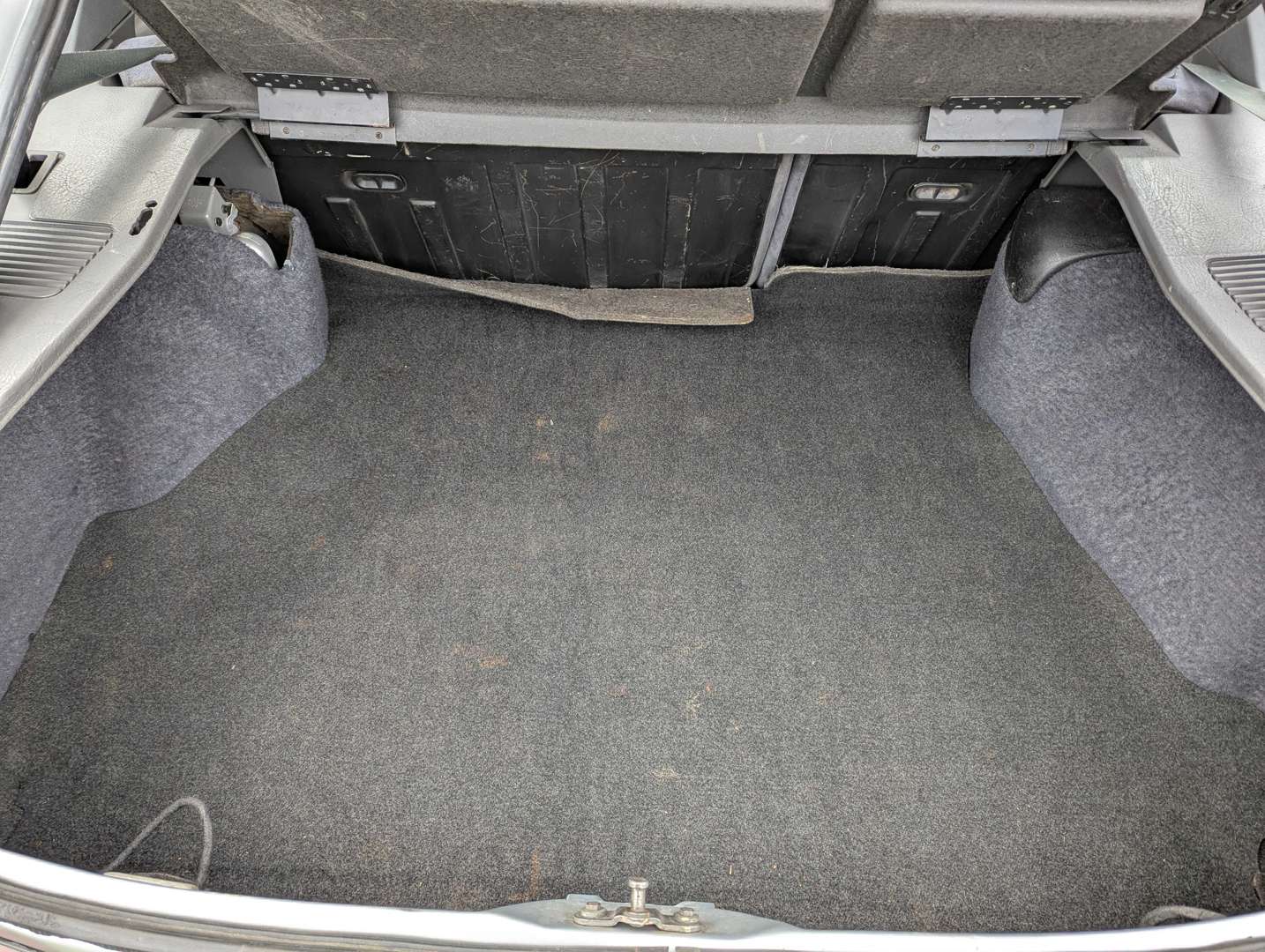 <p>1983 FORD SIERRA 2.3 V6 GL</p>