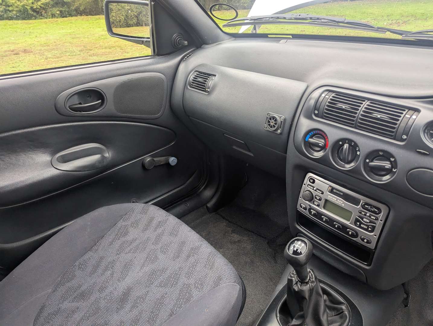 <p>1997 FORD ESCORT 55D VAN</p>