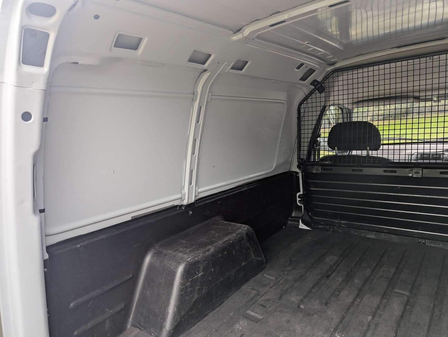 <p>1997 FORD ESCORT 55D VAN</p>