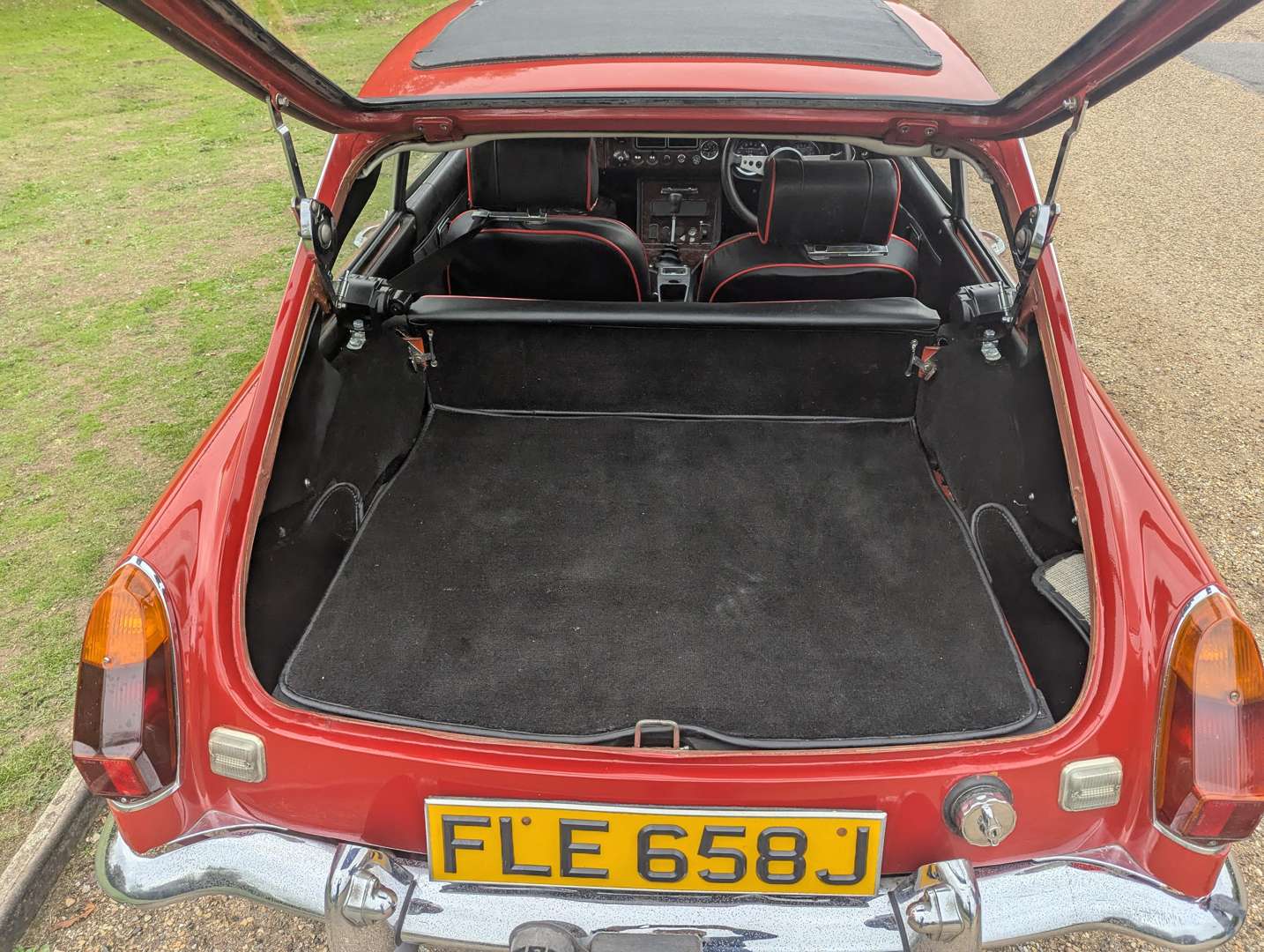 <p>1970 MG B GT</p>