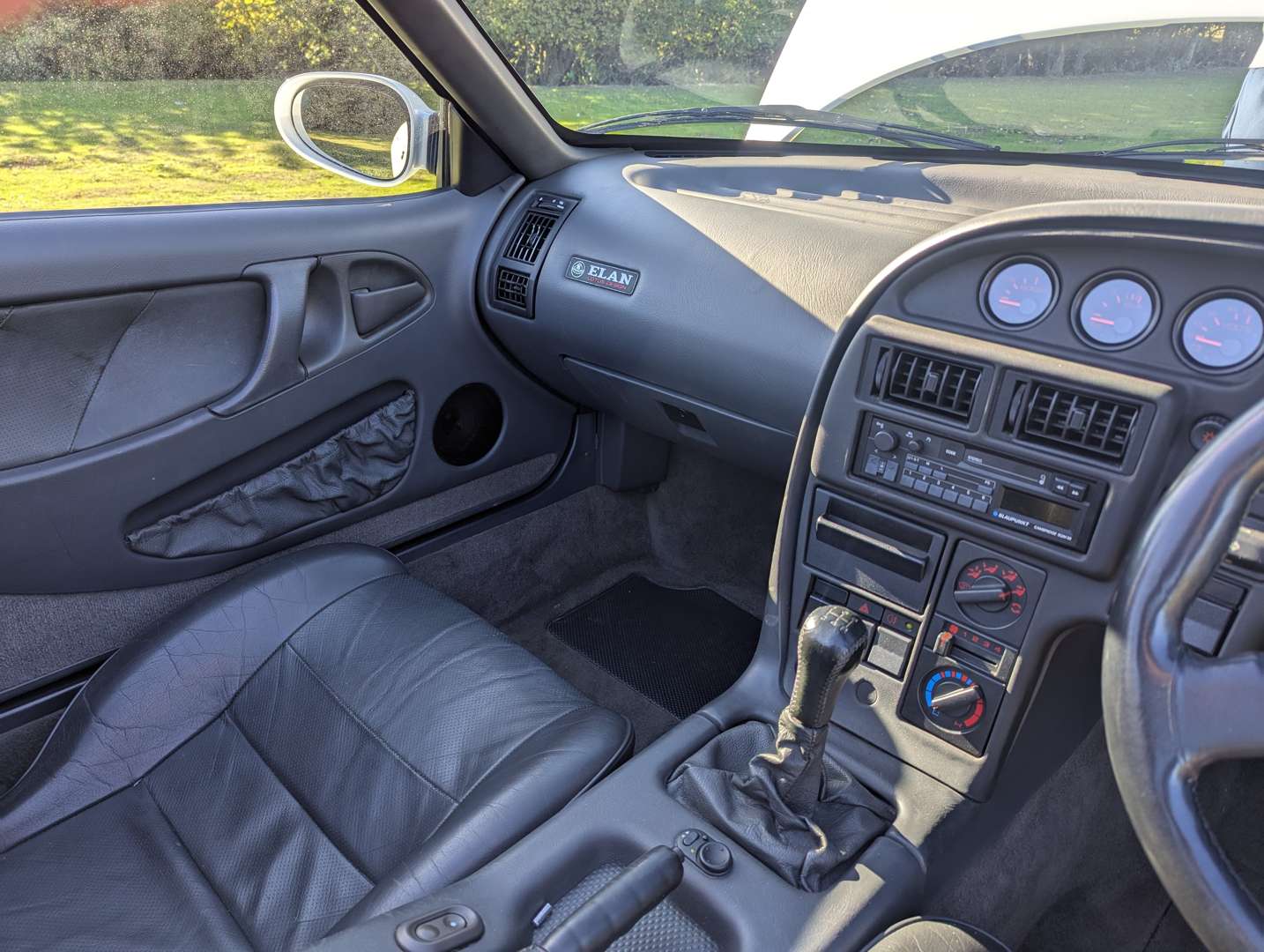 <p>1992 LOTUS ELAN M100 SE TURBO - 25,378 MILES</p>