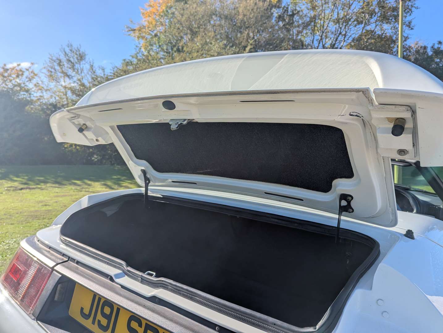 <p>1992 LOTUS ELAN M100 SE TURBO - 25,378 MILES</p>