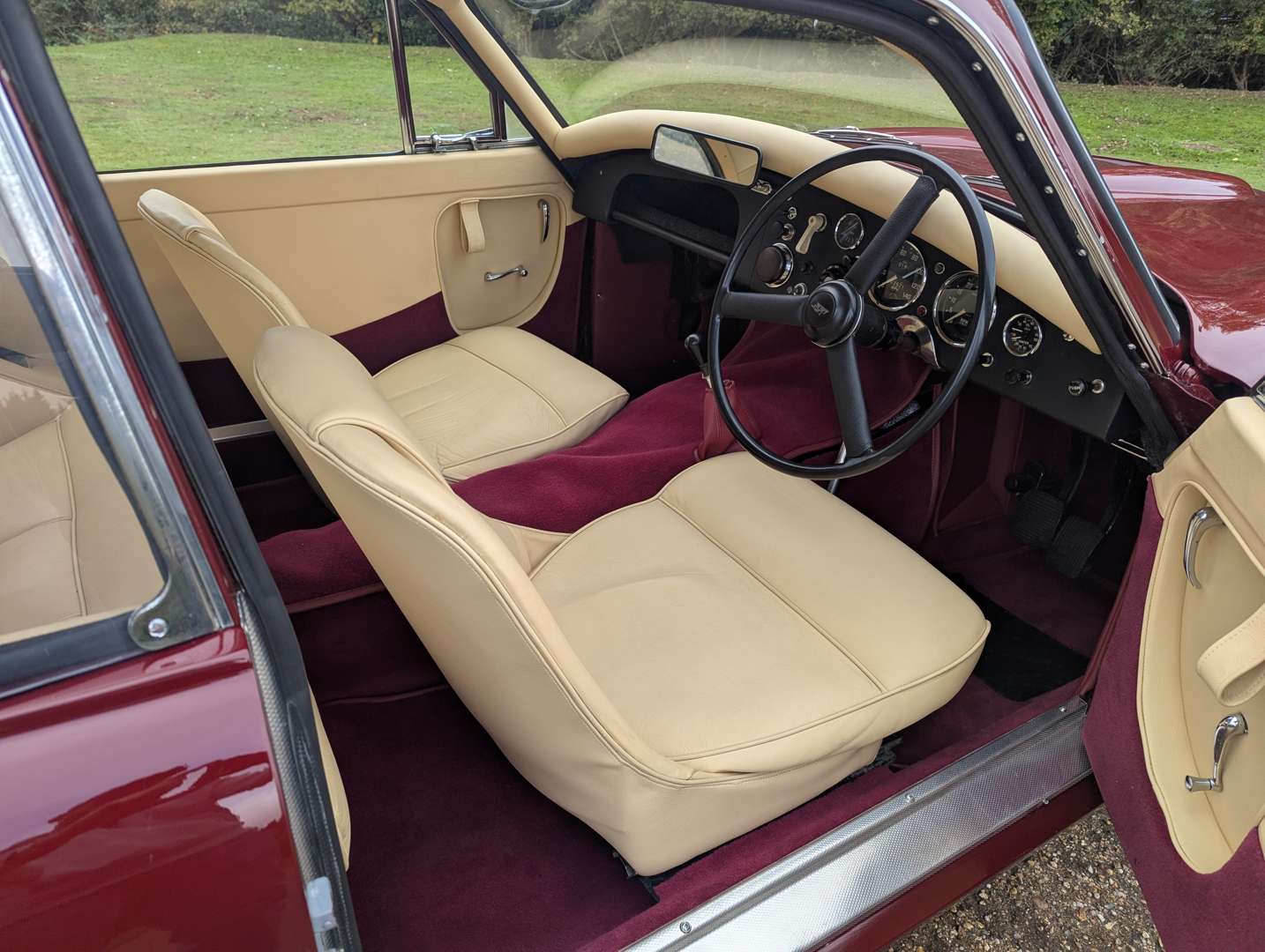 <p>1956 JENSEN 541</p>