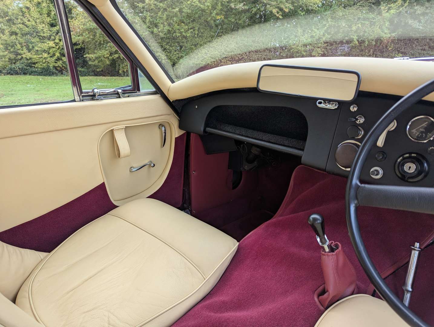 <p>1956 JENSEN 541</p>