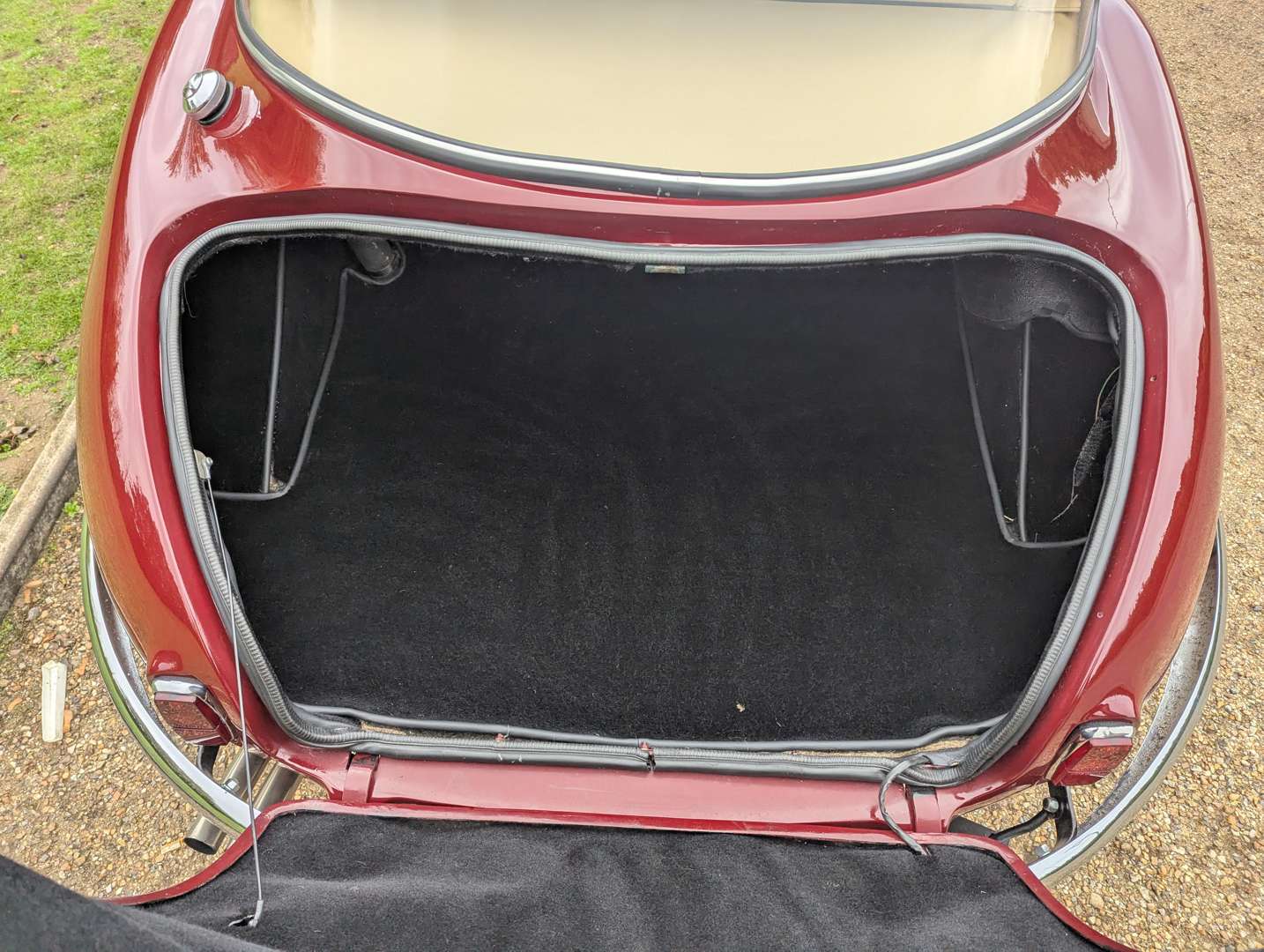 <p>1956 JENSEN 541</p>