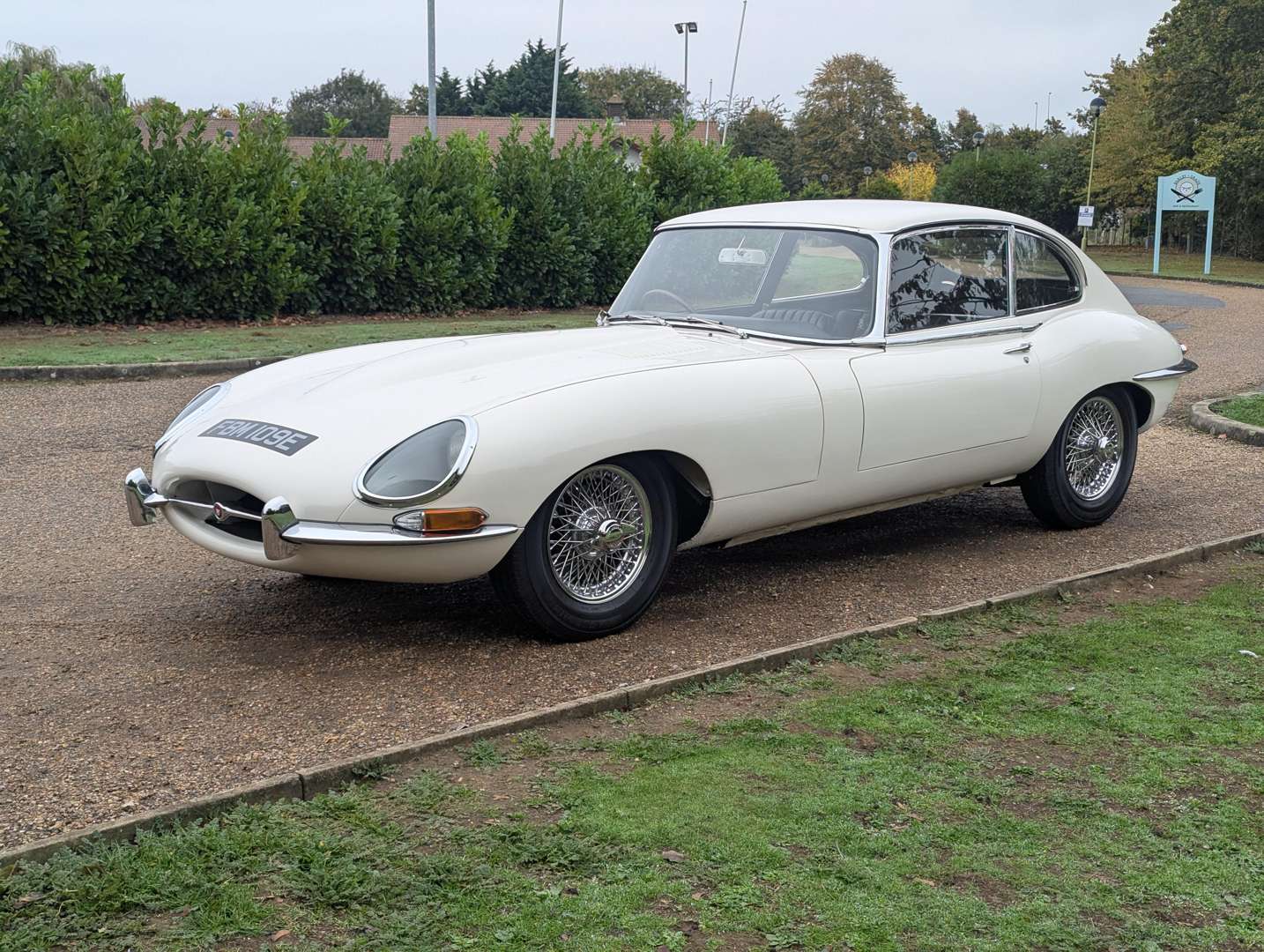 <p>1966 JAGUAR E-TYPE 4.2 2+2 S1</p>