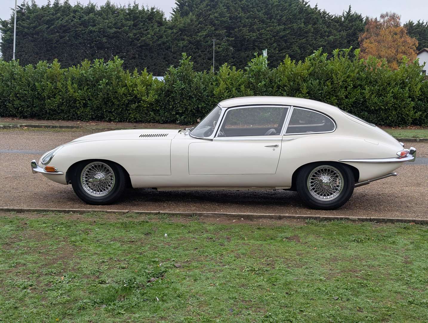 <p>1966 JAGUAR E-TYPE 4.2 2+2 S1</p>