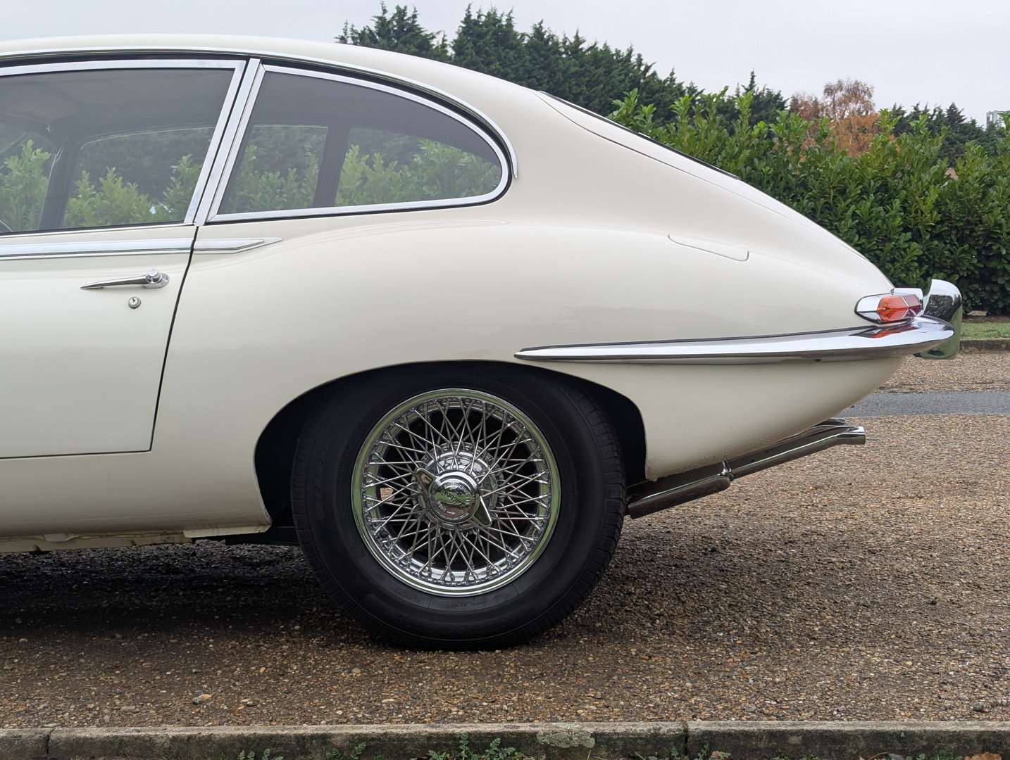 <p>1966 JAGUAR E-TYPE 4.2 2+2 S1</p>