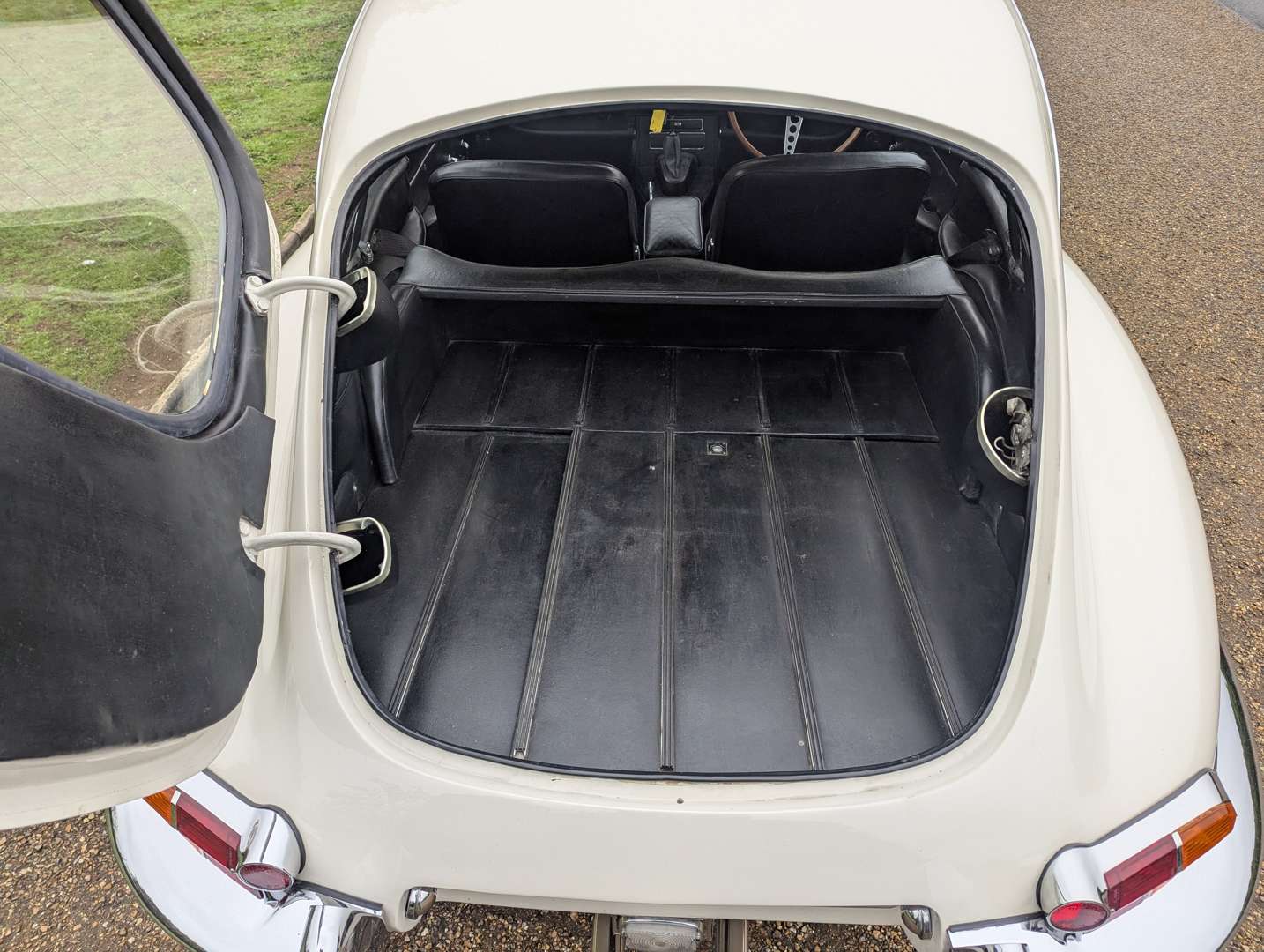 <p>1966 JAGUAR E-TYPE 4.2 2+2 S1</p>