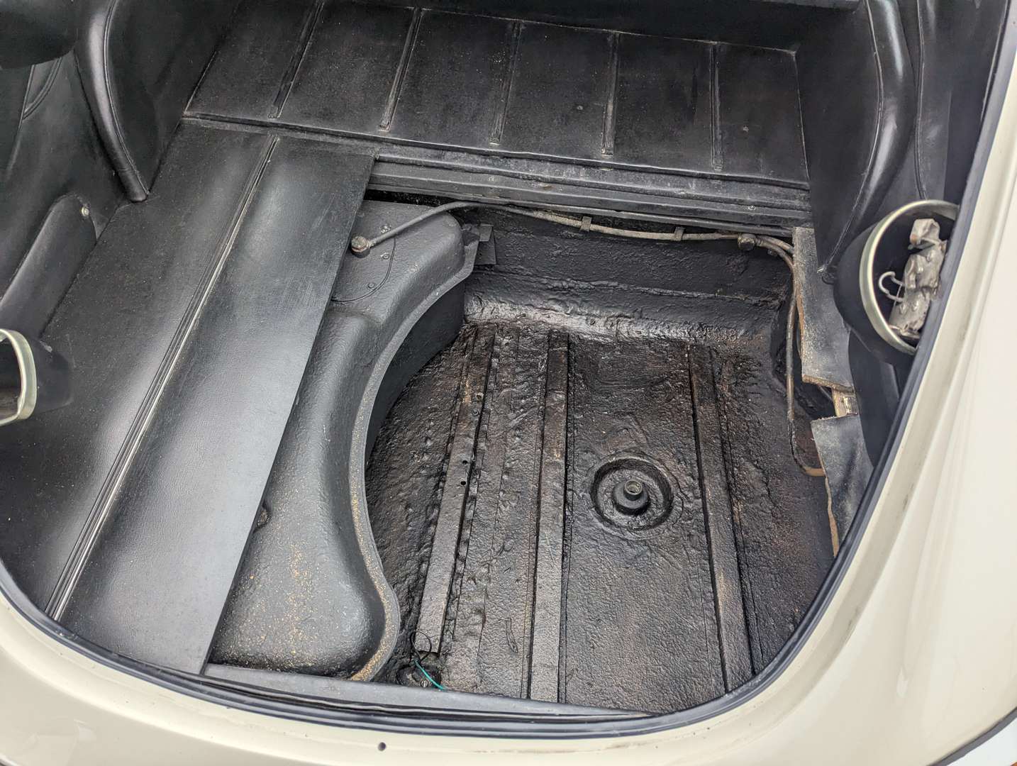 <p>1966 JAGUAR E-TYPE 4.2 2+2 S1</p>