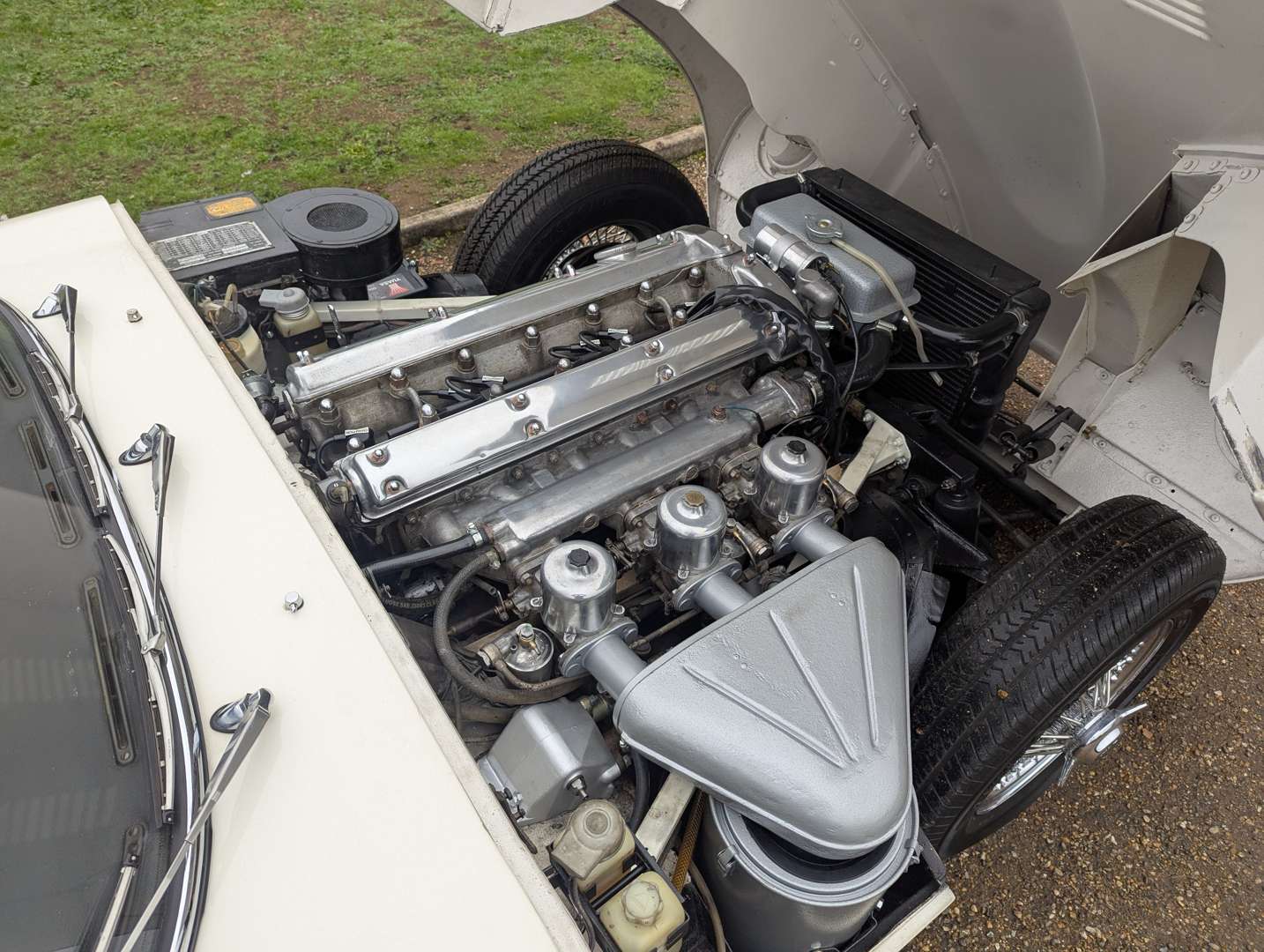 <p>1966 JAGUAR E-TYPE 4.2 2+2 S1</p>