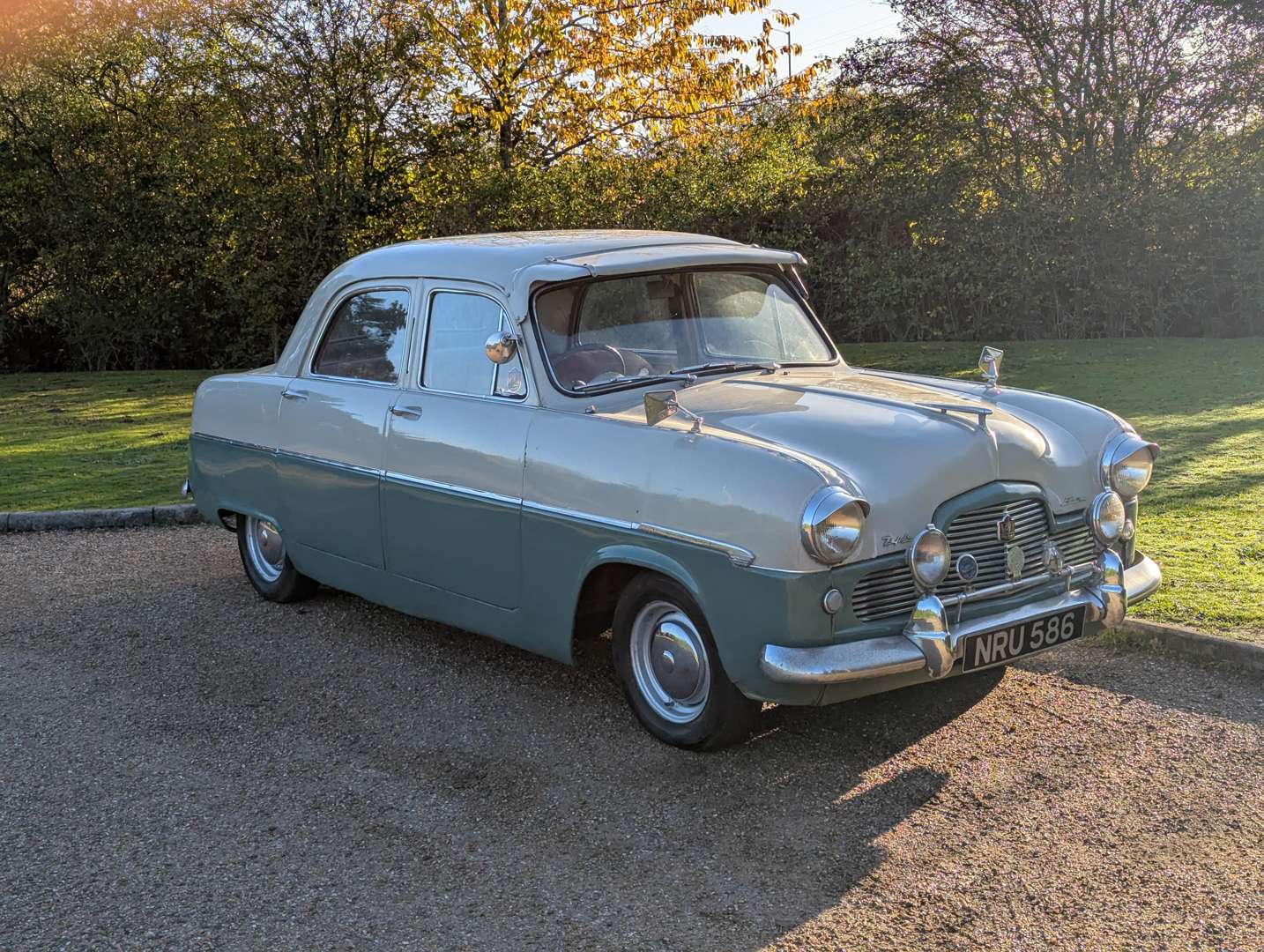 <p>1953 FORD ZEPHYR</p>