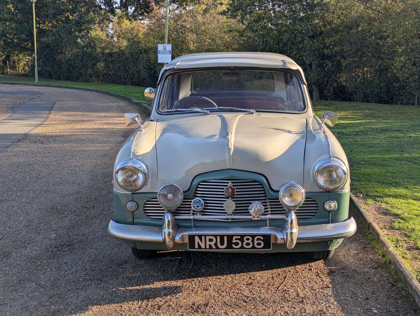 <p>1953 FORD ZEPHYR</p>