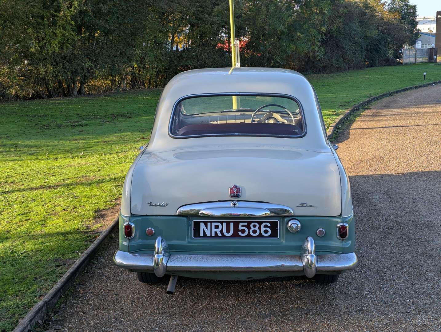 <p>1953 FORD ZEPHYR</p>