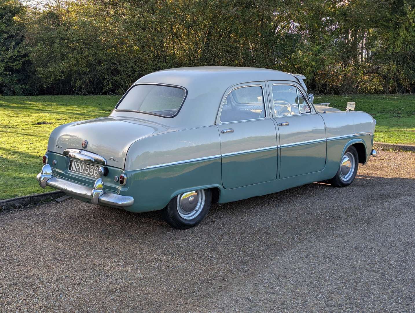 <p>1953 FORD ZEPHYR</p>