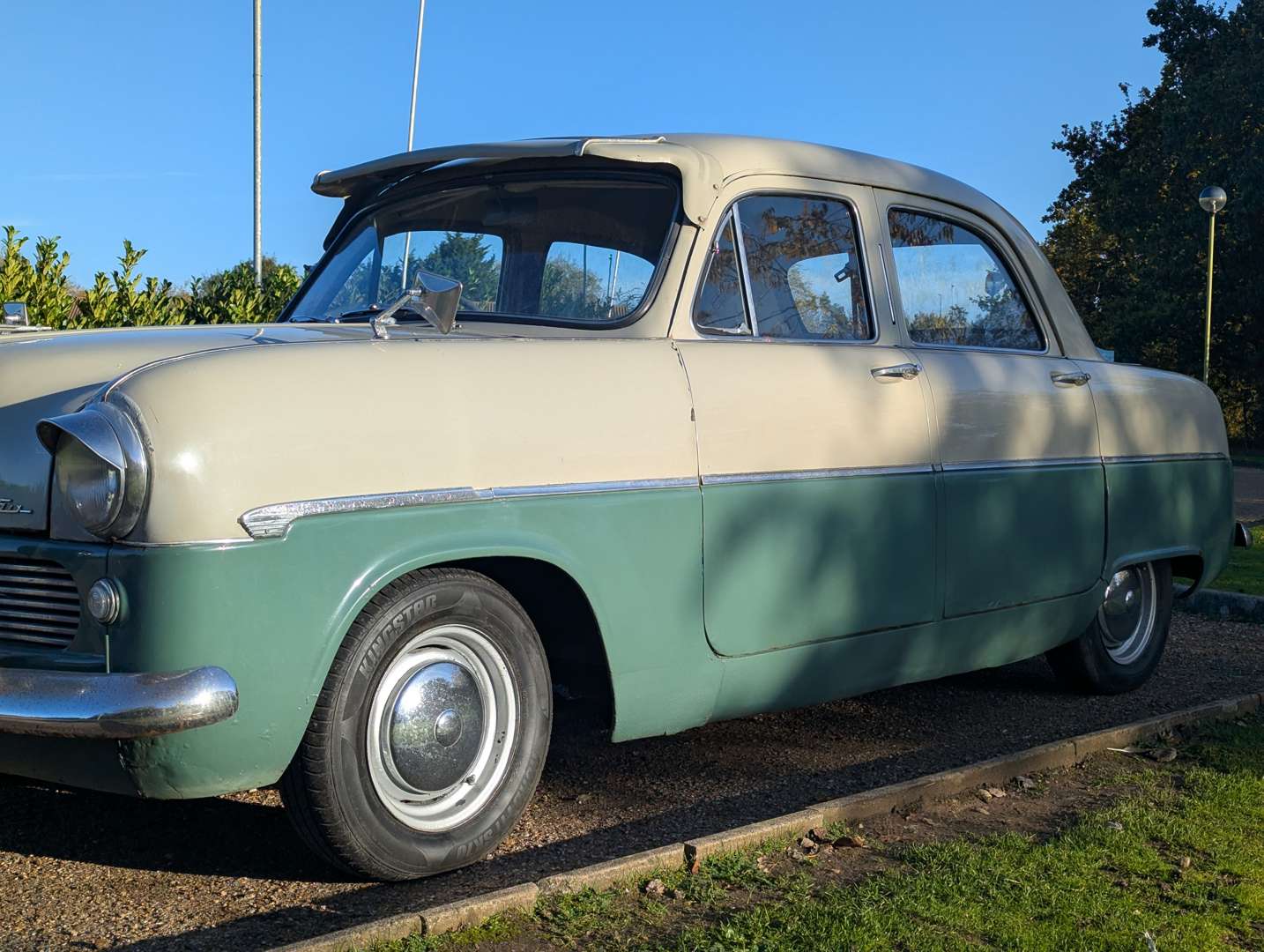 <p>1953 FORD ZEPHYR</p>