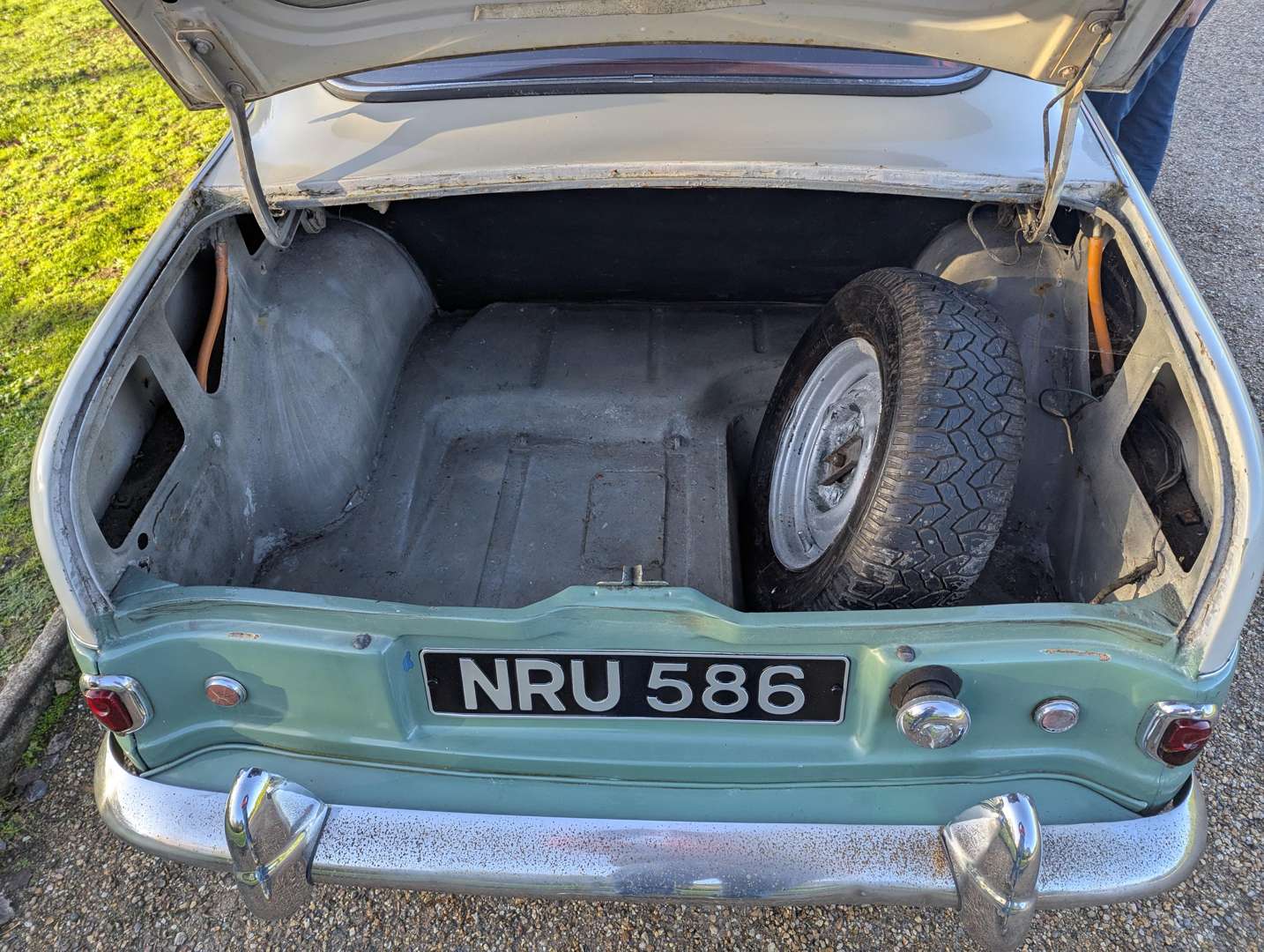 <p>1953 FORD ZEPHYR</p>