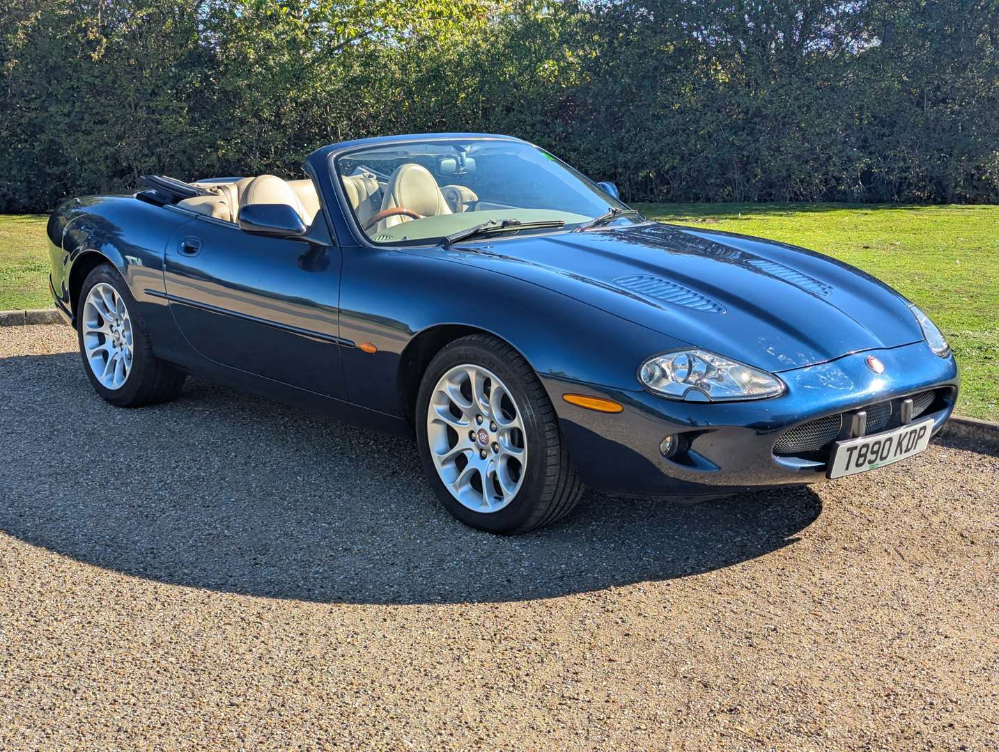 <p>1999 JAGUAR XKR 4.0 AUTO CONVERTIBLE</p>