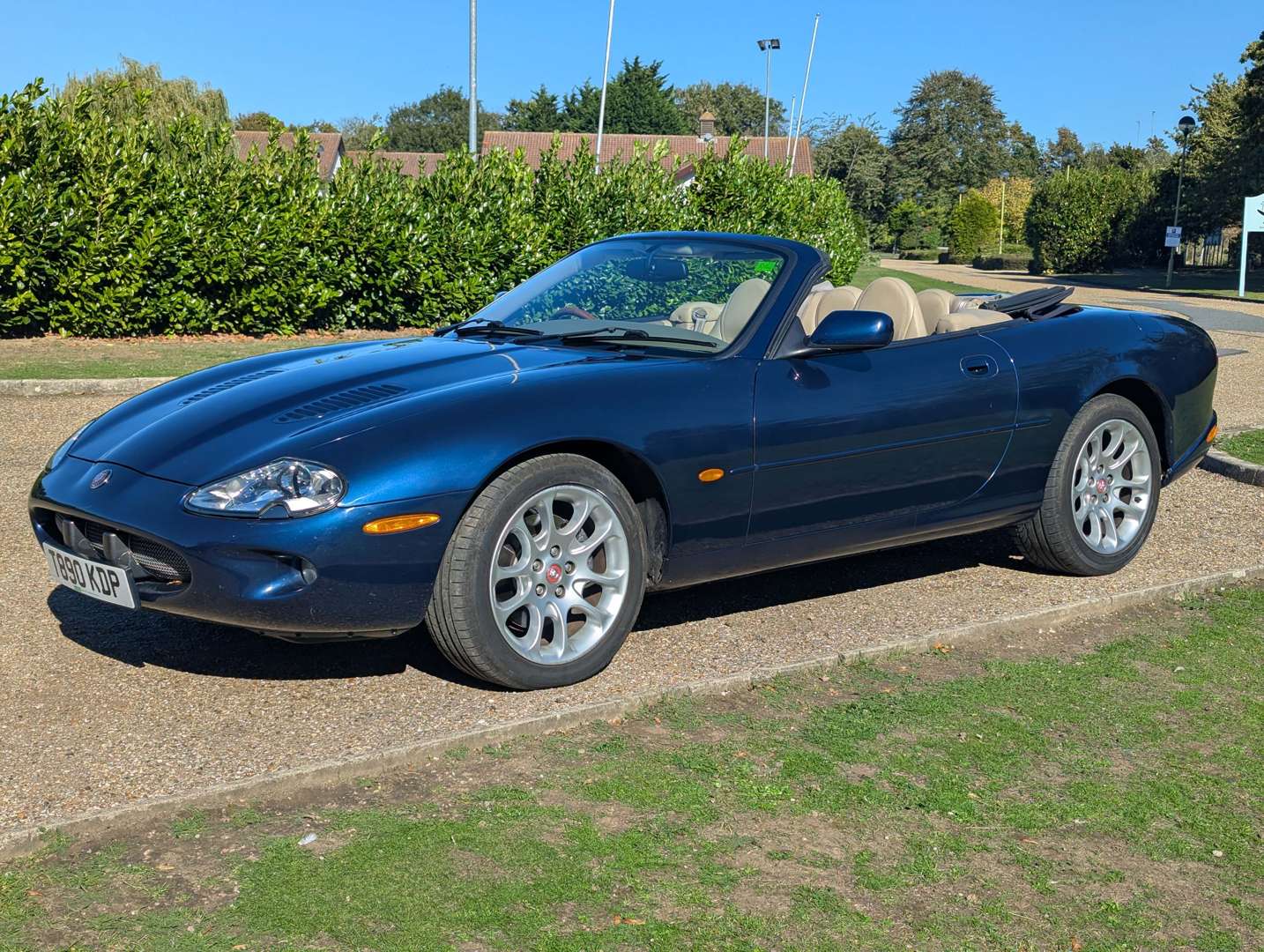 <p>1999 JAGUAR XKR 4.0 AUTO CONVERTIBLE</p>