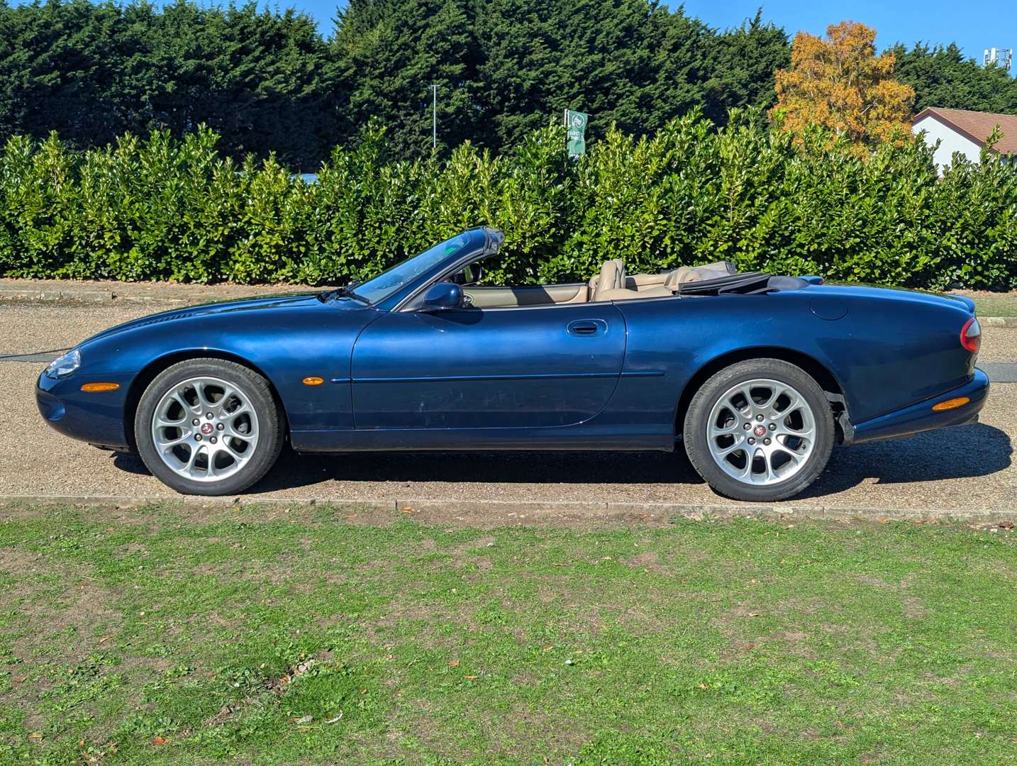 <p>1999 JAGUAR XKR 4.0 AUTO CONVERTIBLE</p>