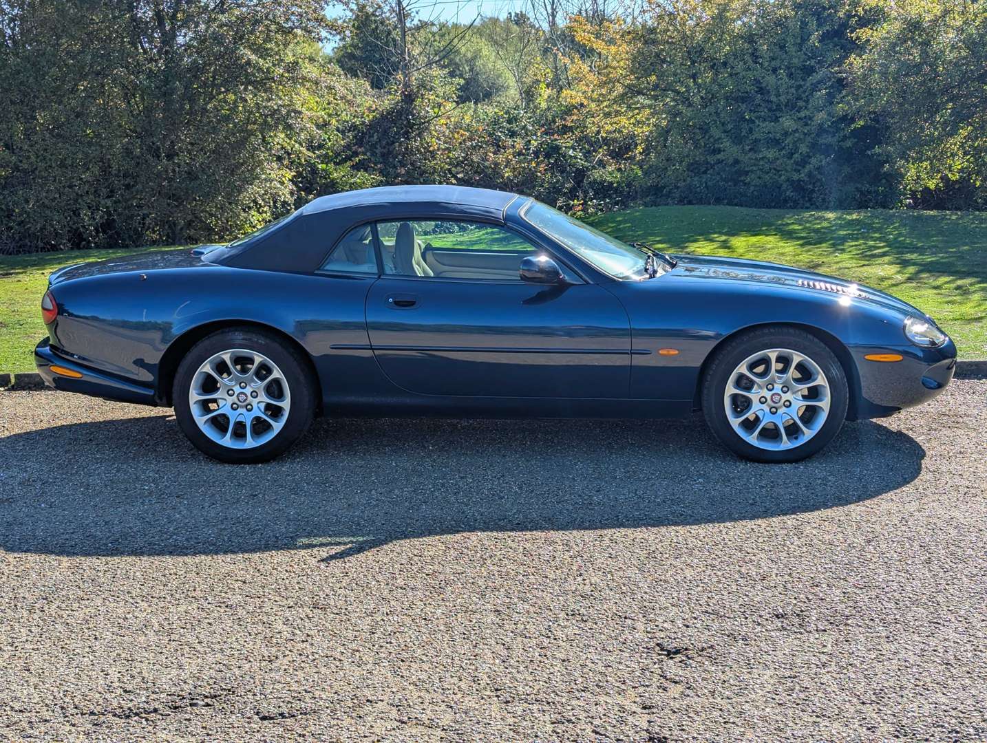 <p>1999 JAGUAR XKR 4.0 AUTO CONVERTIBLE</p>