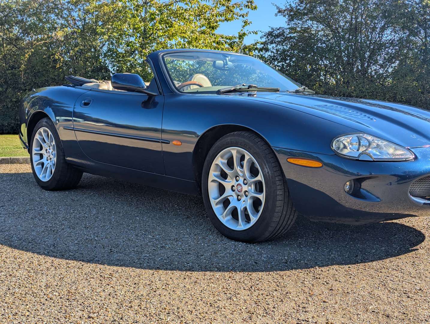 <p>1999 JAGUAR XKR 4.0 AUTO CONVERTIBLE</p>