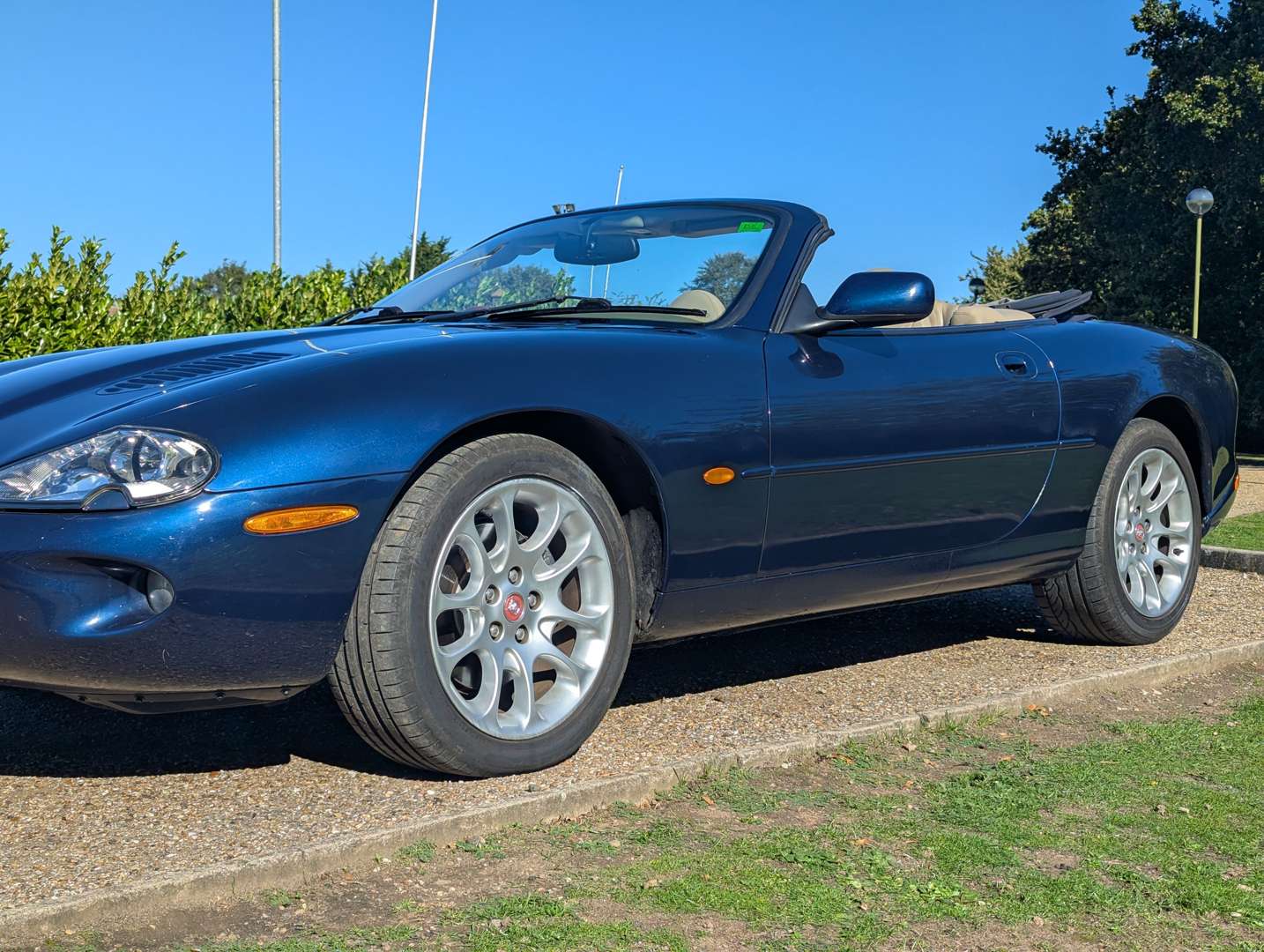 <p>1999 JAGUAR XKR 4.0 AUTO CONVERTIBLE</p>
