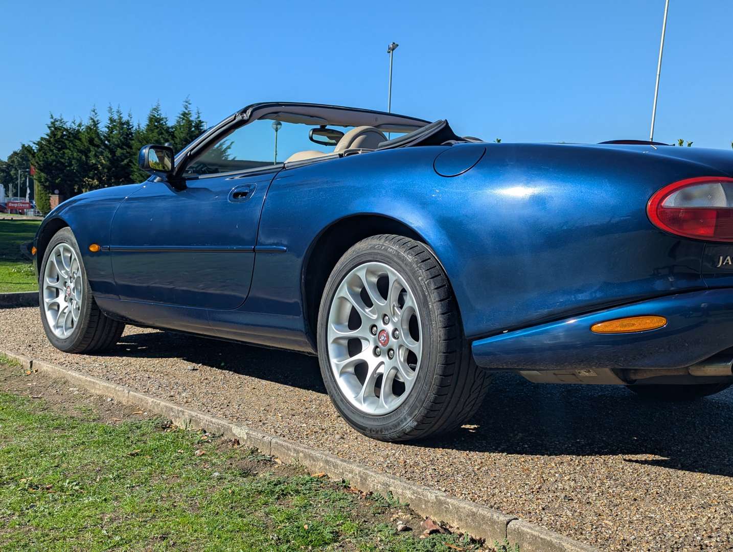 <p>1999 JAGUAR XKR 4.0 AUTO CONVERTIBLE</p>
