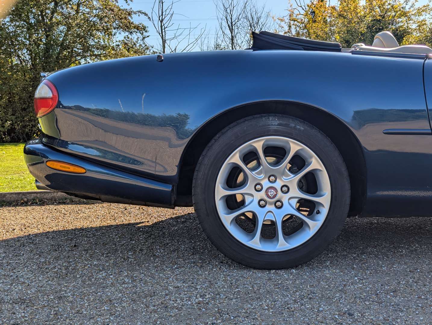 <p>1999 JAGUAR XKR 4.0 AUTO CONVERTIBLE</p>