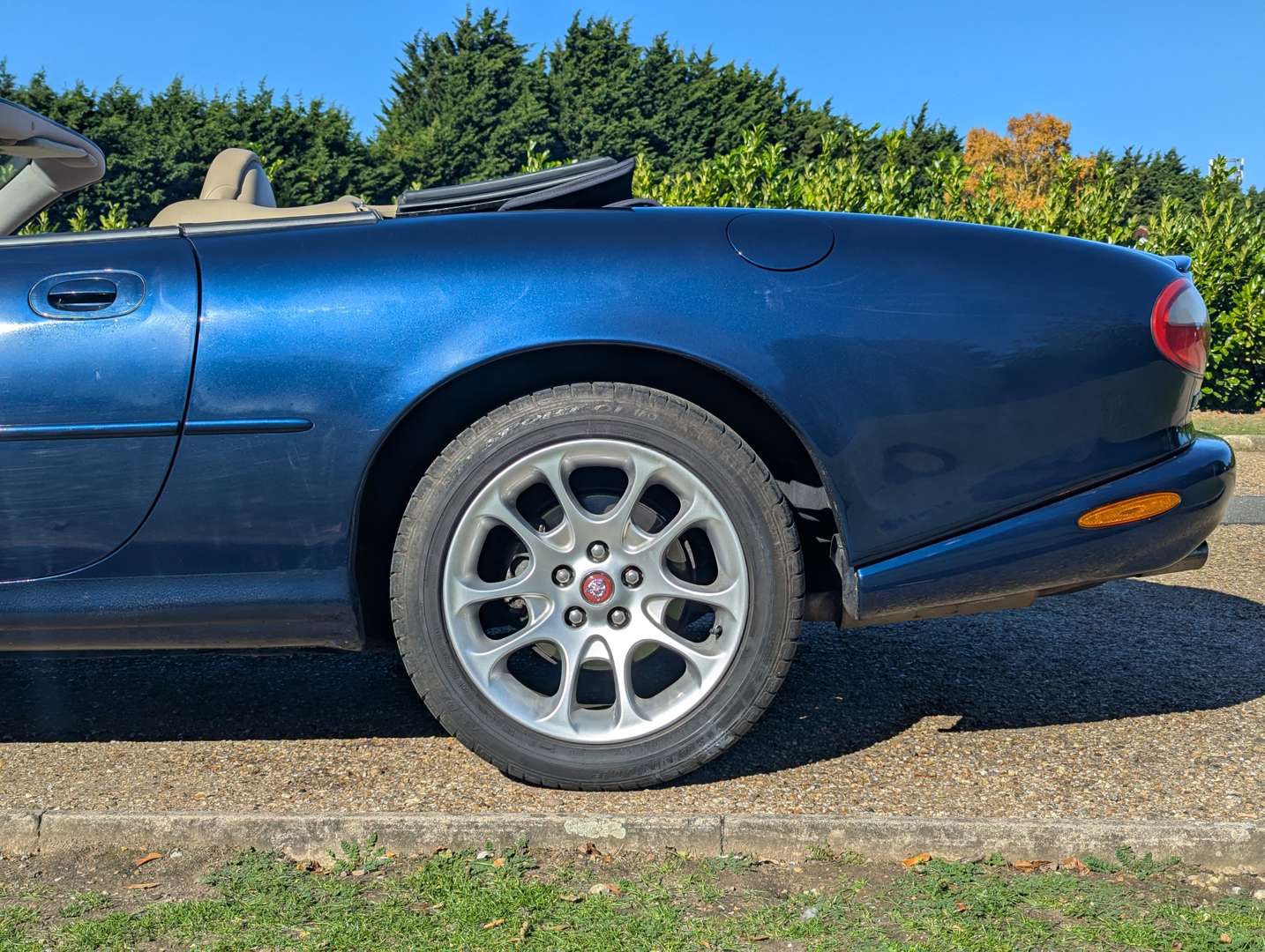 <p>1999 JAGUAR XKR 4.0 AUTO CONVERTIBLE</p>