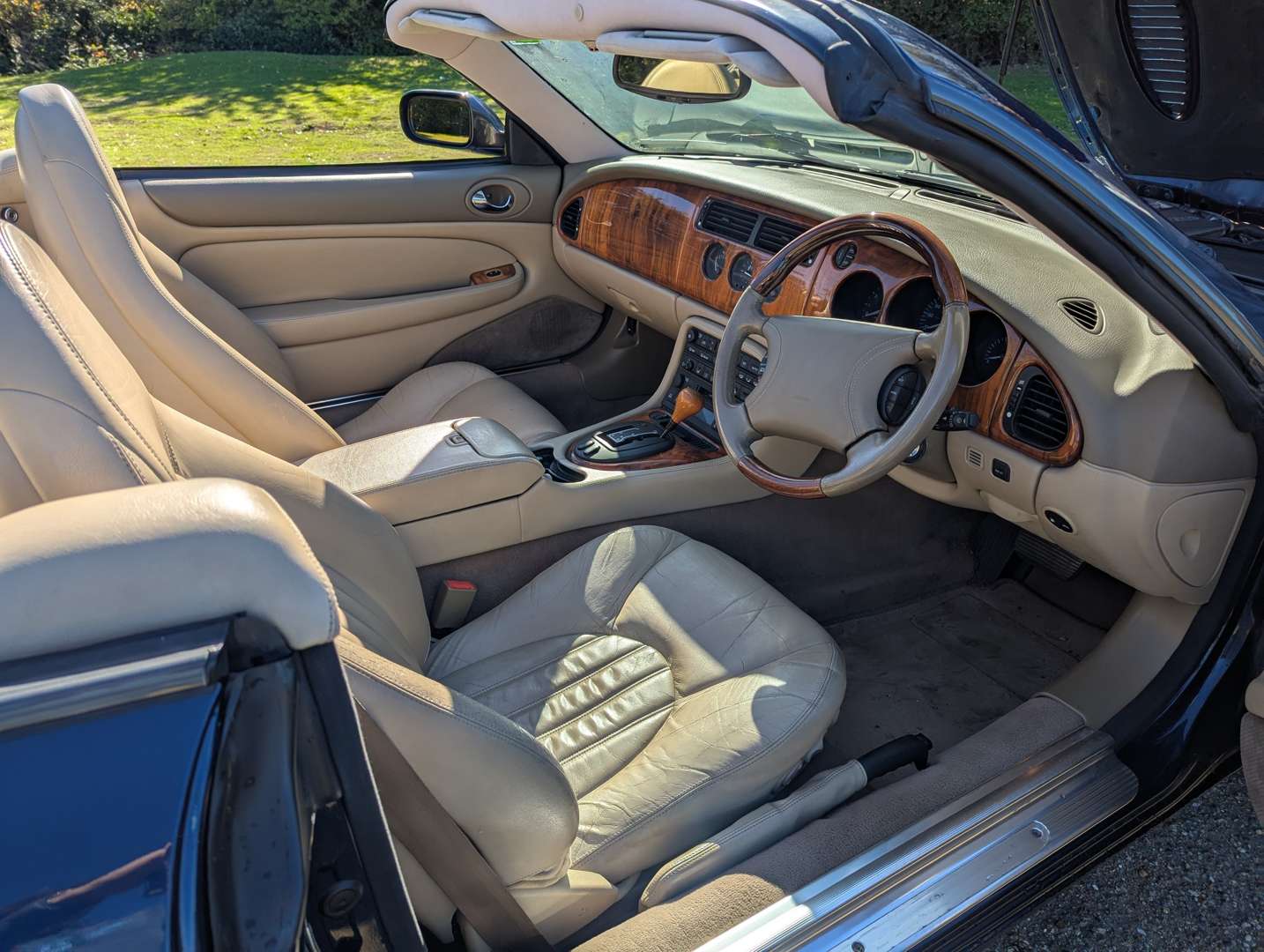 <p>1999 JAGUAR XKR 4.0 AUTO CONVERTIBLE</p>